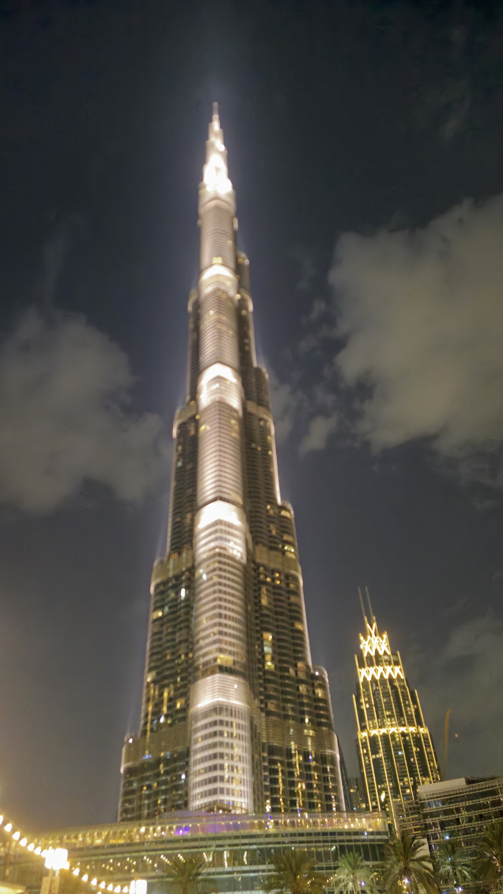 Burj Khalifa — Oficiais