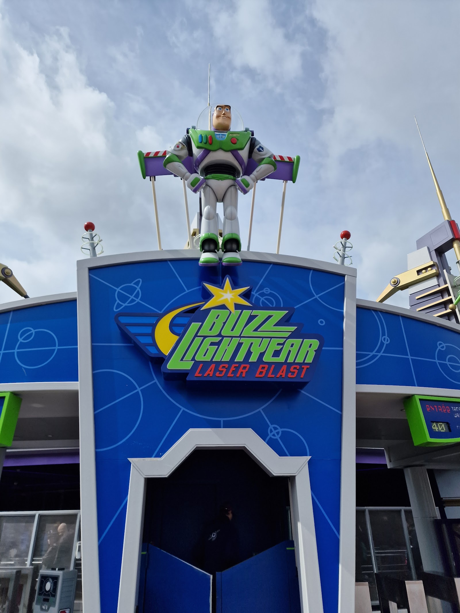 Buzz Lightyear Laser Blast — Oficiais