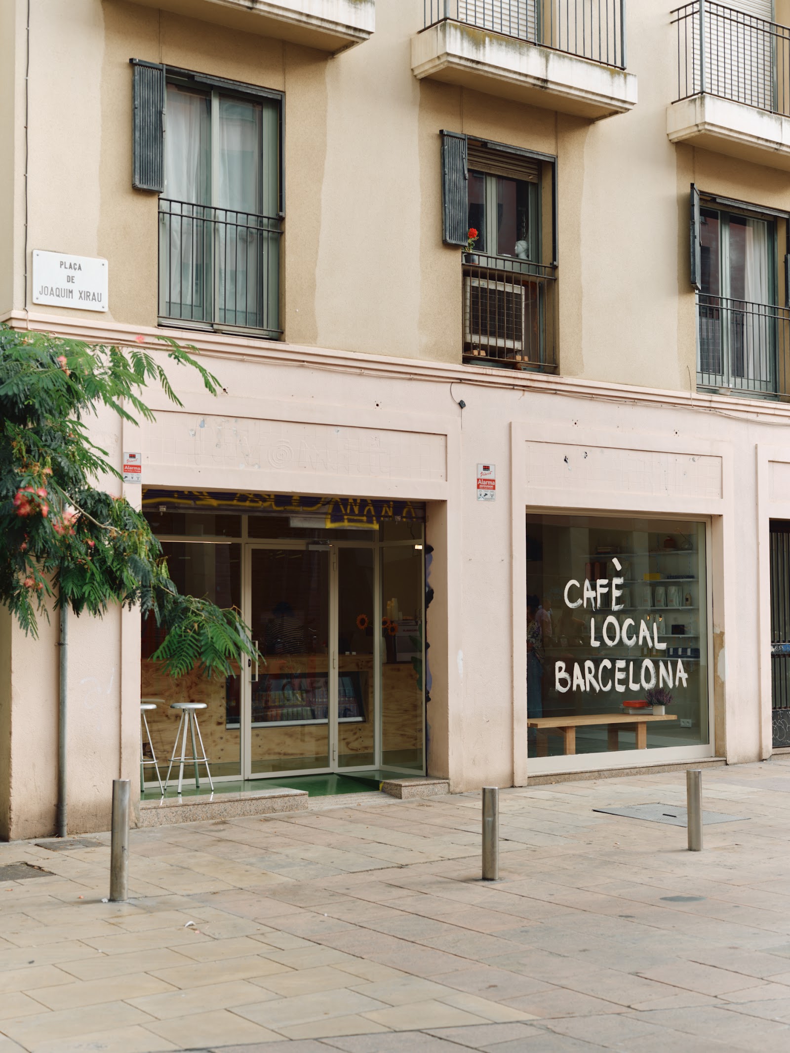 Cafè 666 — Oficiais
