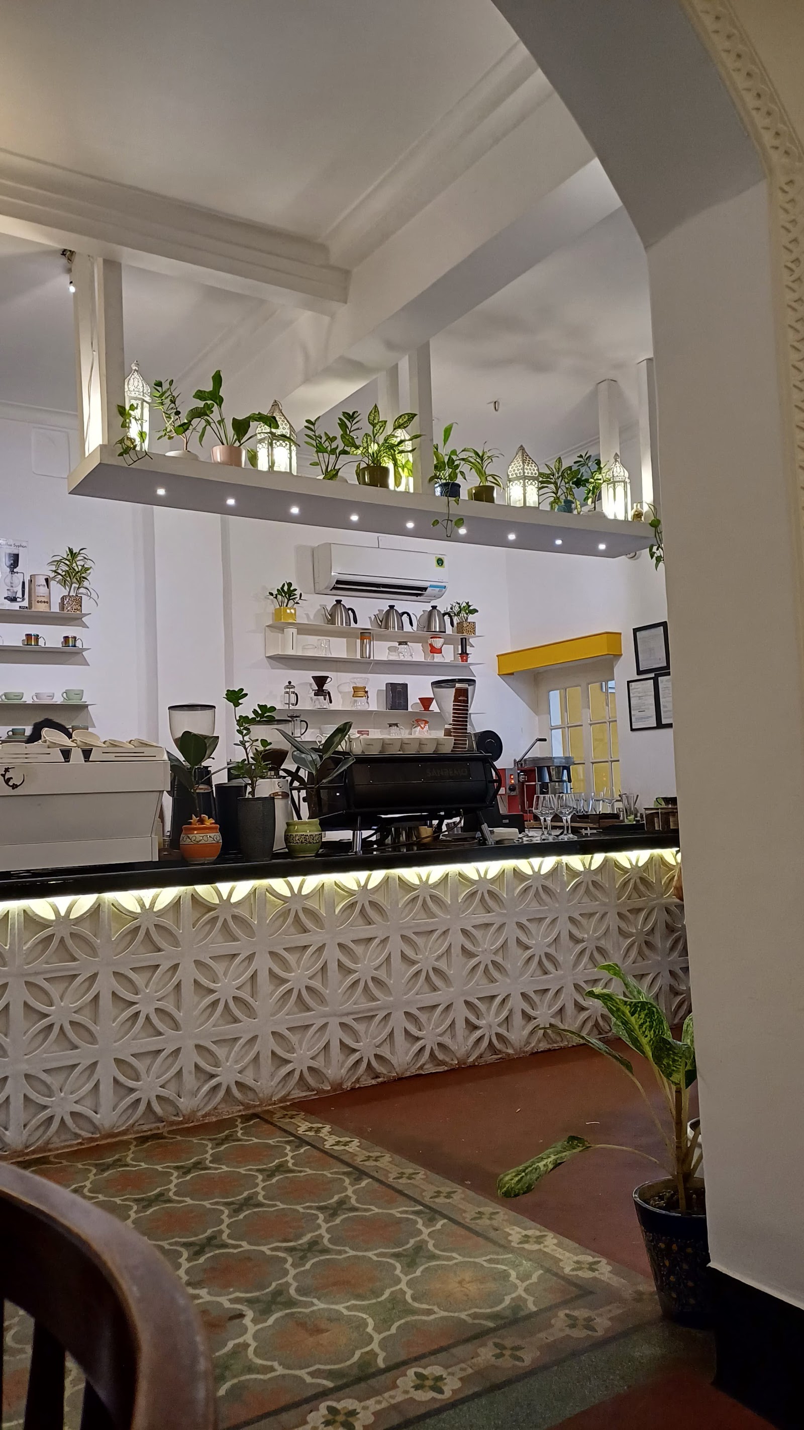 Cafe Roja — Oficiais