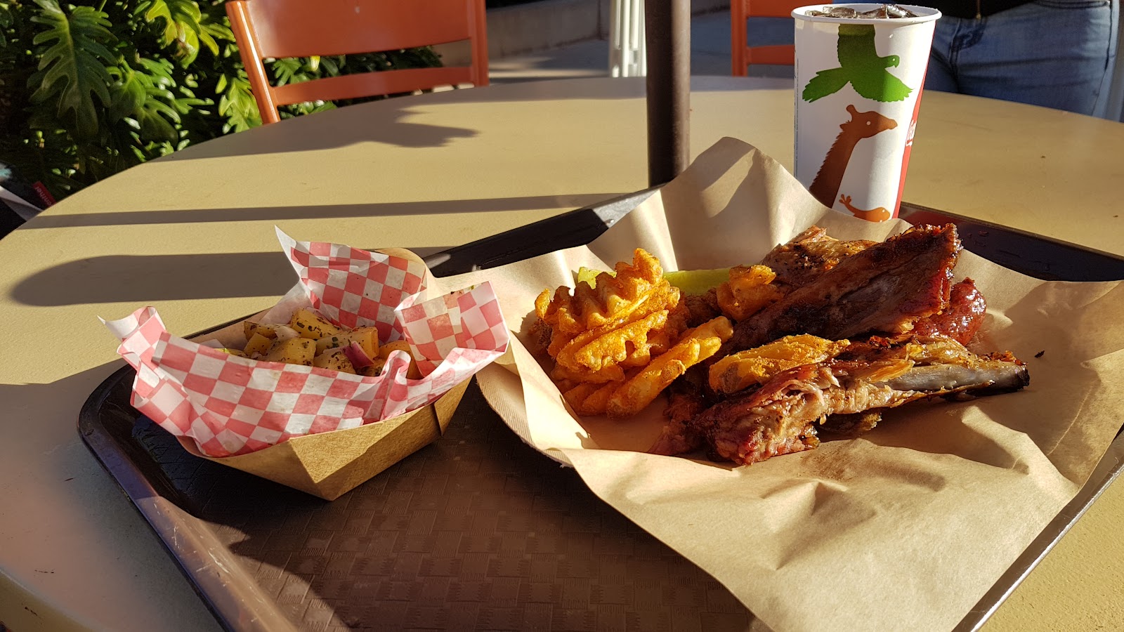 Calypso Bay Smokehouse — Oficiais