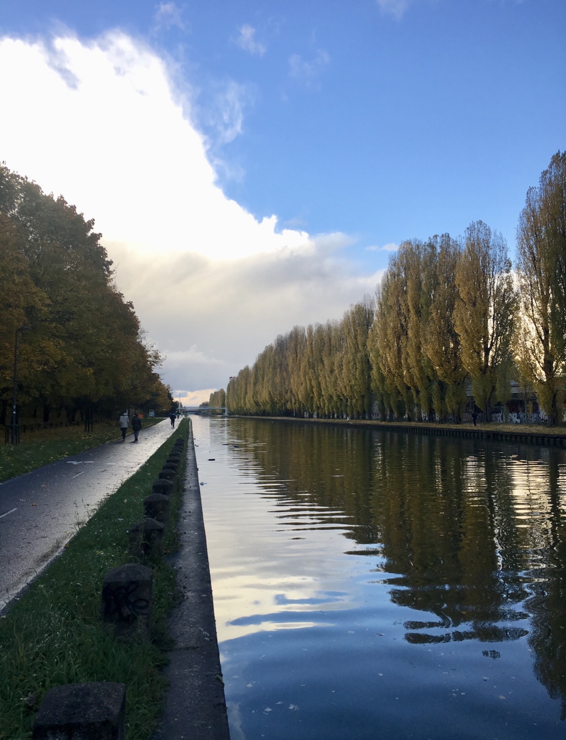 Canal de l'Ourcq — Oficiais