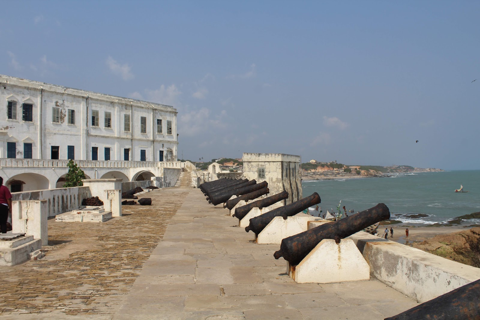 Cape Coast Castle — Oficiais