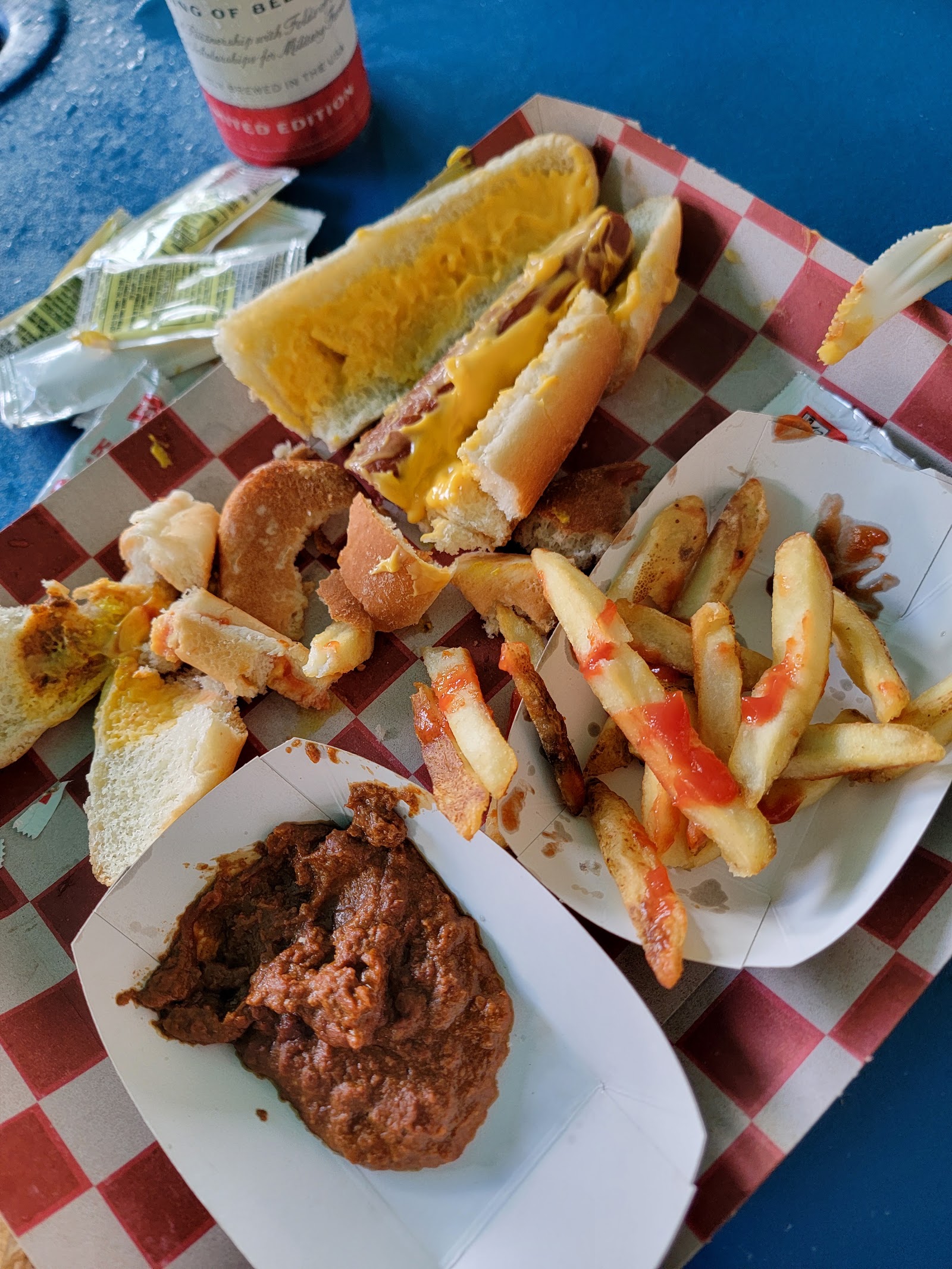 Captain Pete's Island Hot Dogs — Oficiais