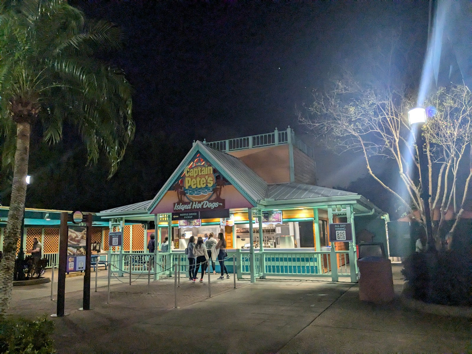 Captain Pete's Island Hot Dogs — Oficiais