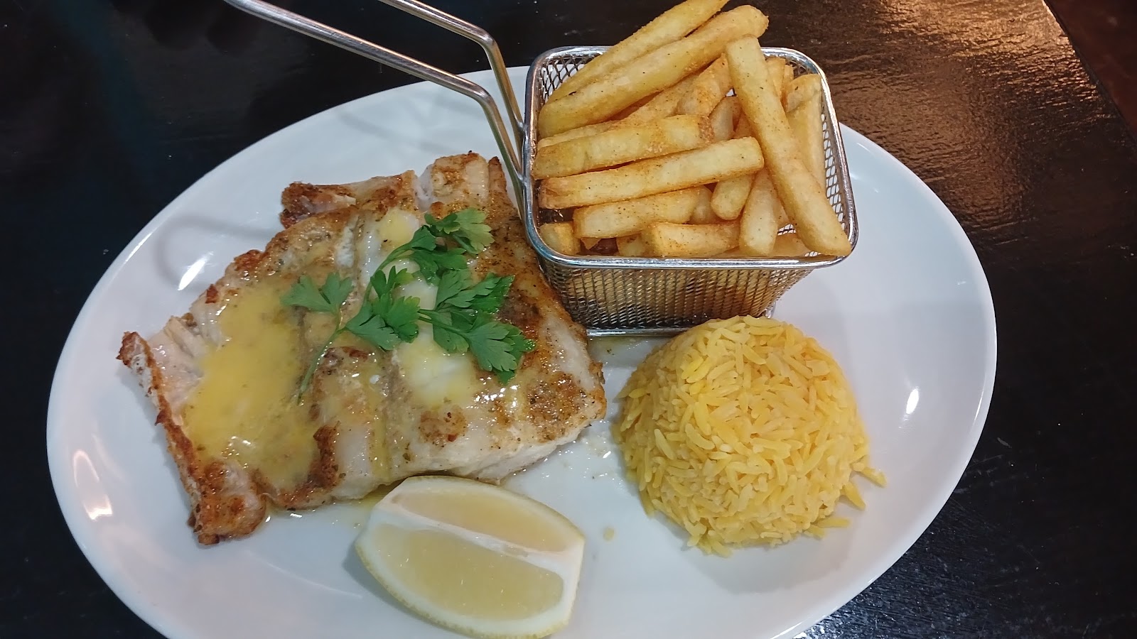 Cargo Hold Restaurant — Oficiais