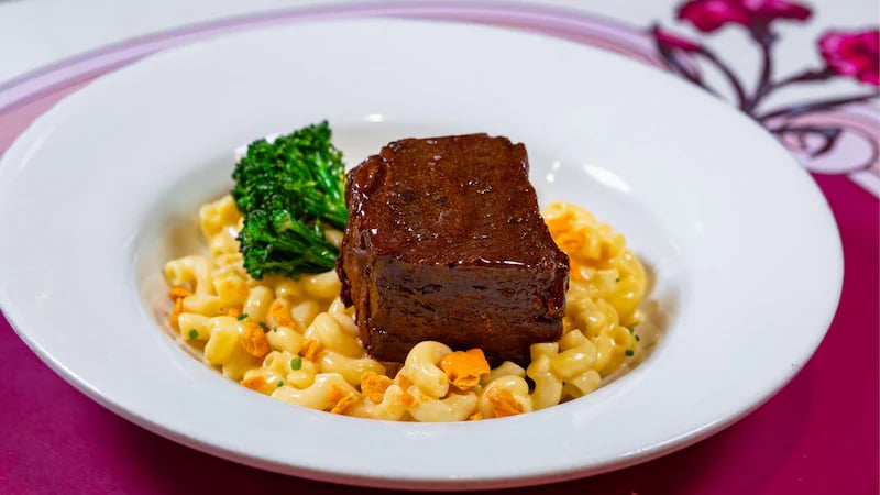 Carnation Café — Oficiais