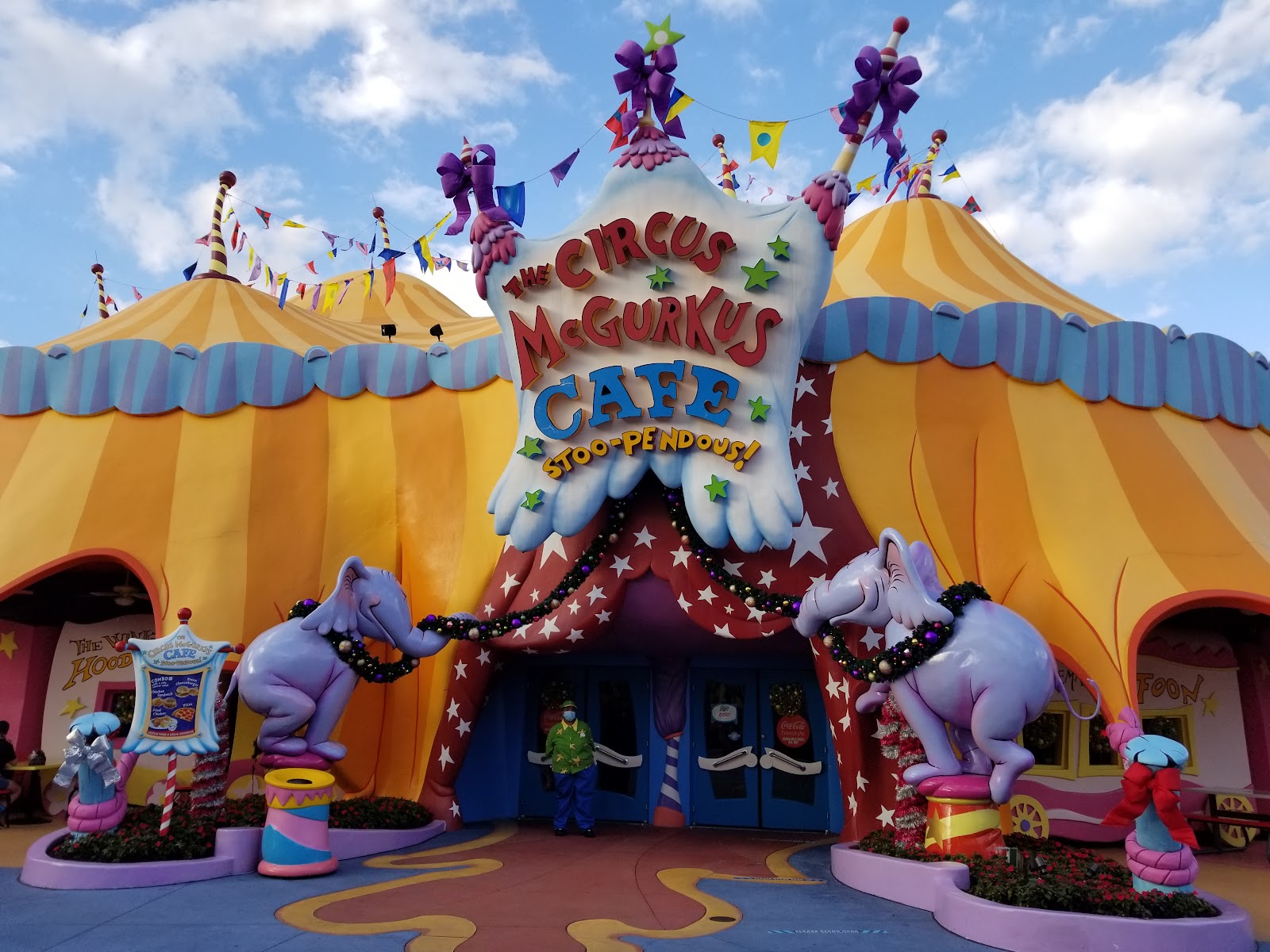 Caro-Seuss-el — Oficiais