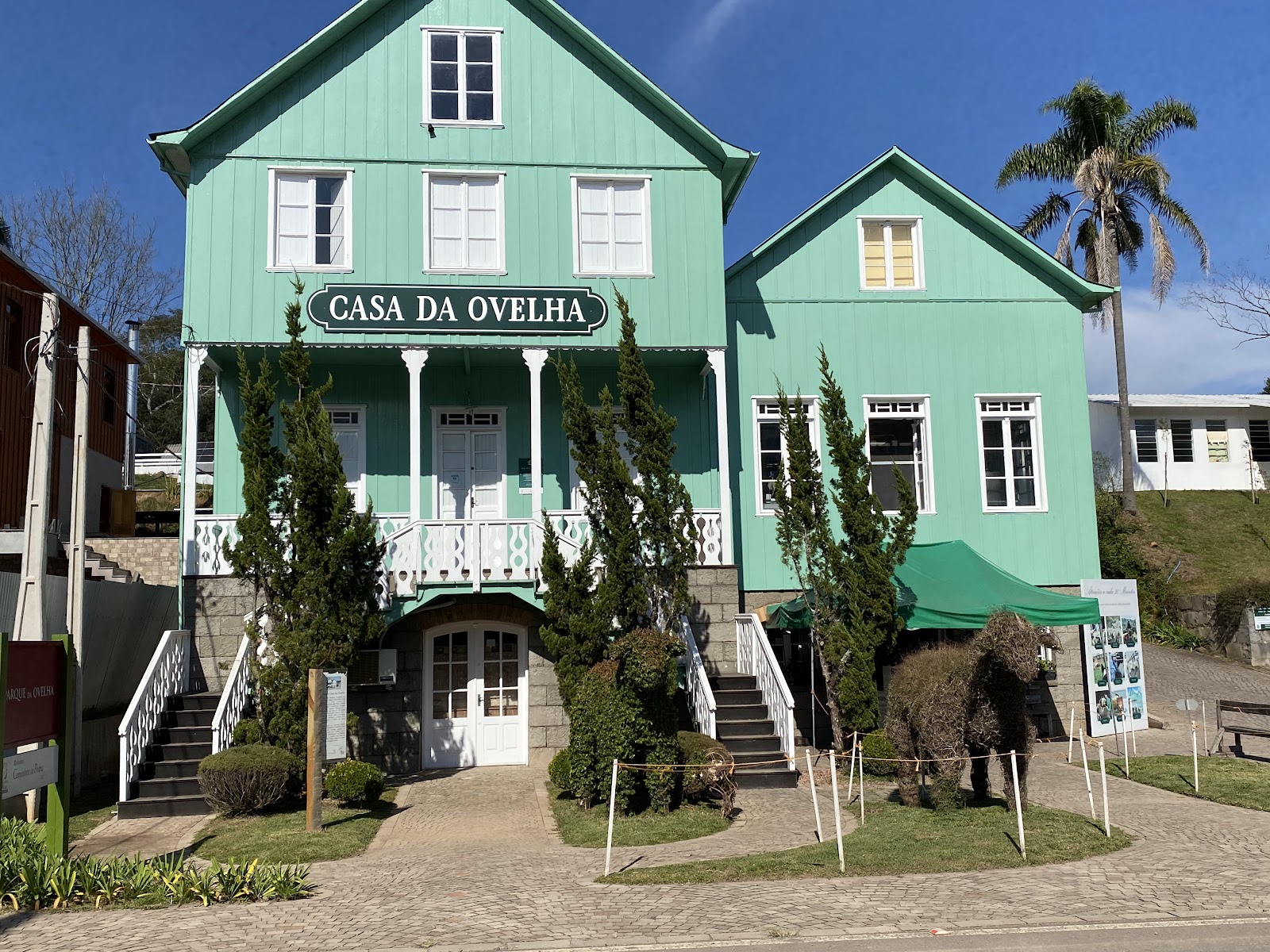 Casa da Ovelha — Oficiais