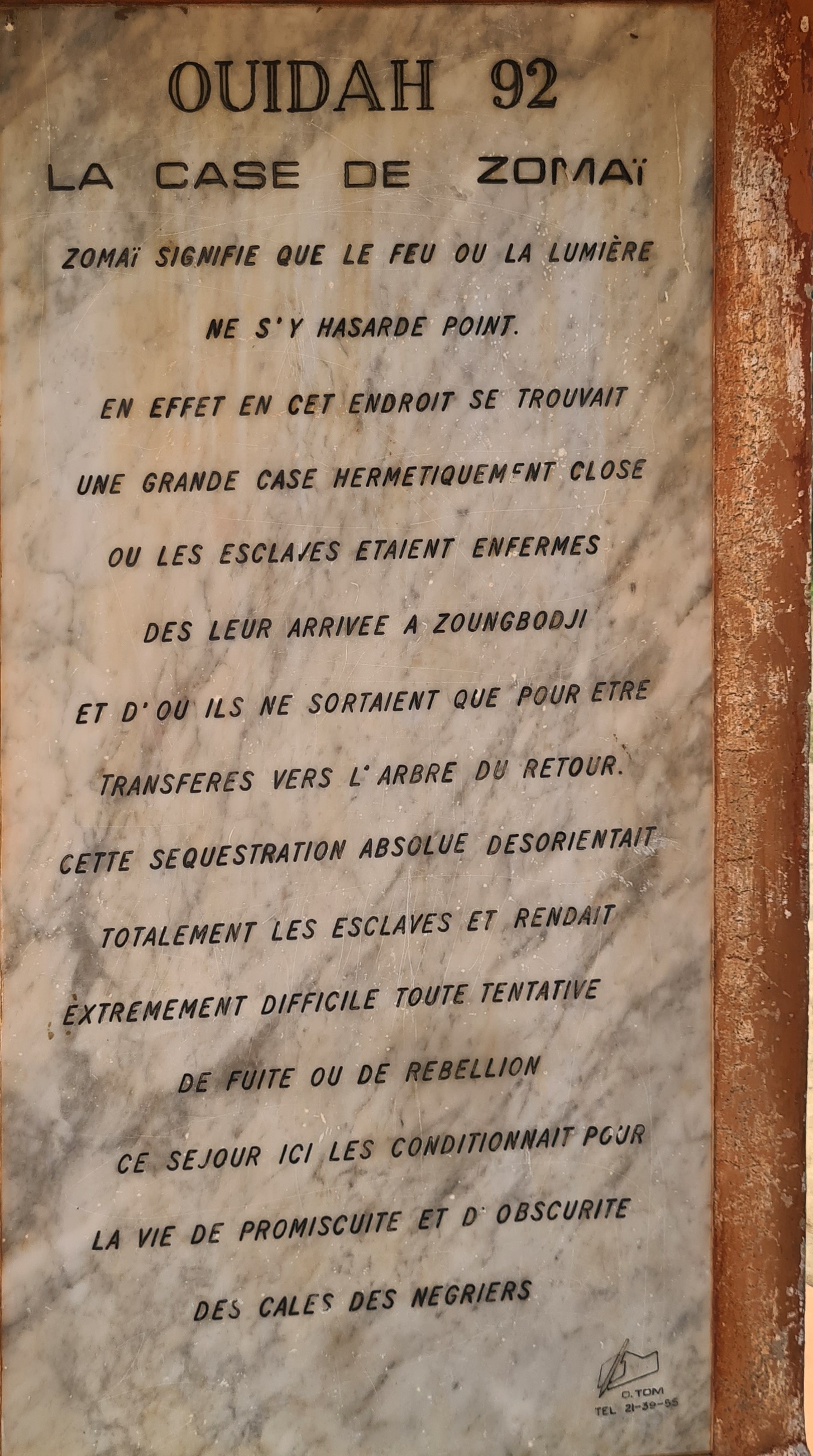 Case de Zomaï, route des esclaves — Oficiais