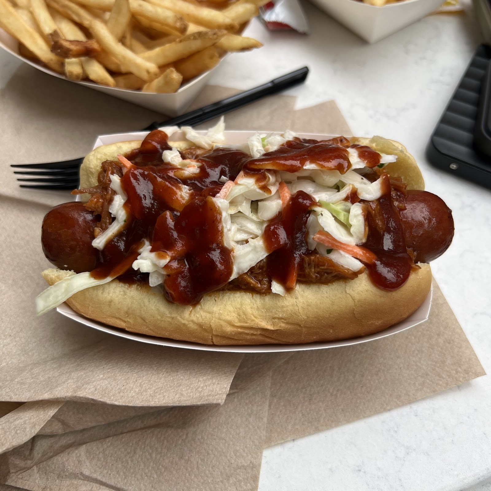 Casey's Corner — Oficiais