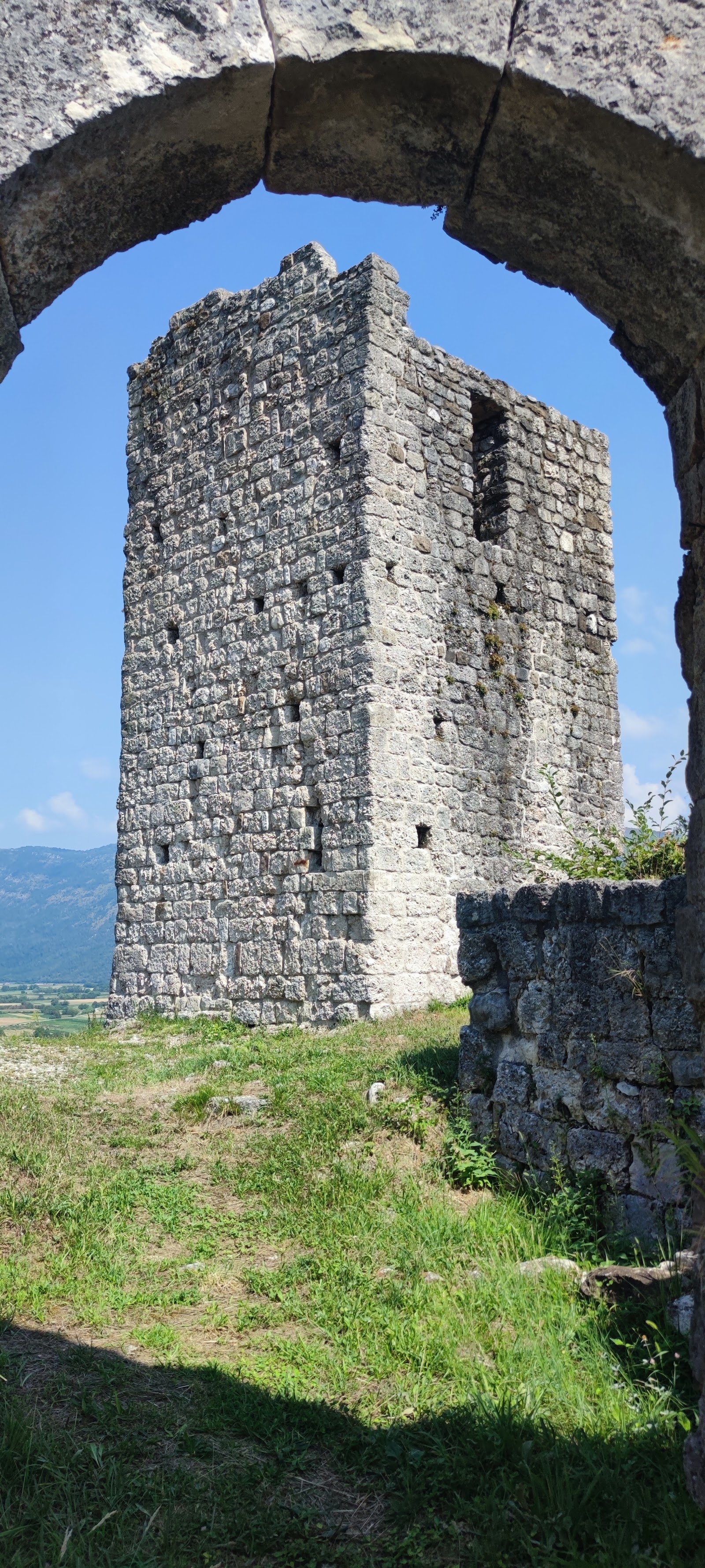 Castello di Solimbergo — Oficiais