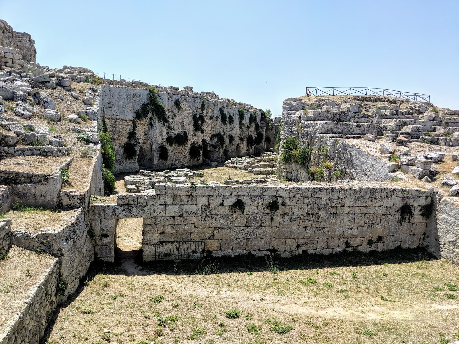 Castello Eurialo — Oficiais