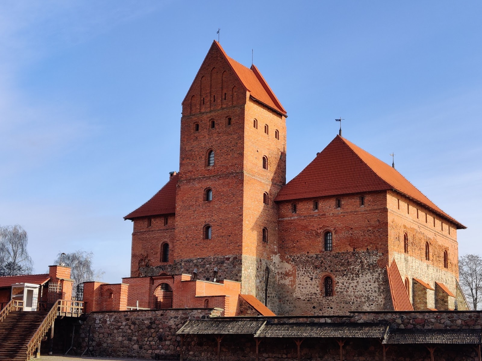 Castelo da ilha Trakai — Oficiais