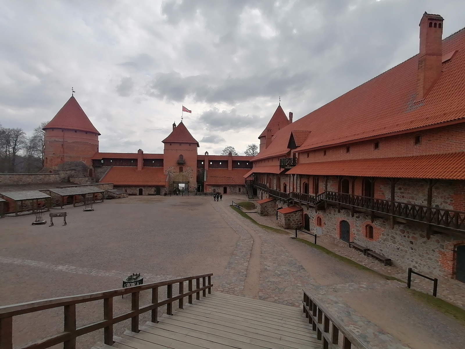 Castelo da ilha Trakai — Oficiais