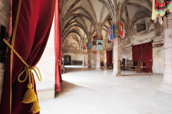 Castelo de Corvin — Oficiais