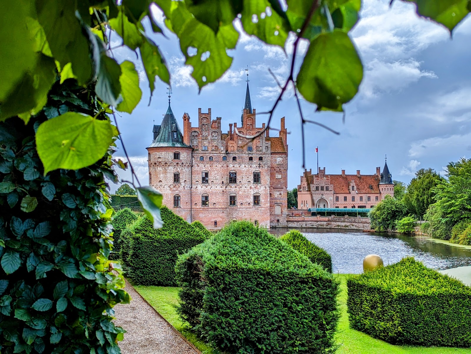Castelo de Egeskov — Oficiais