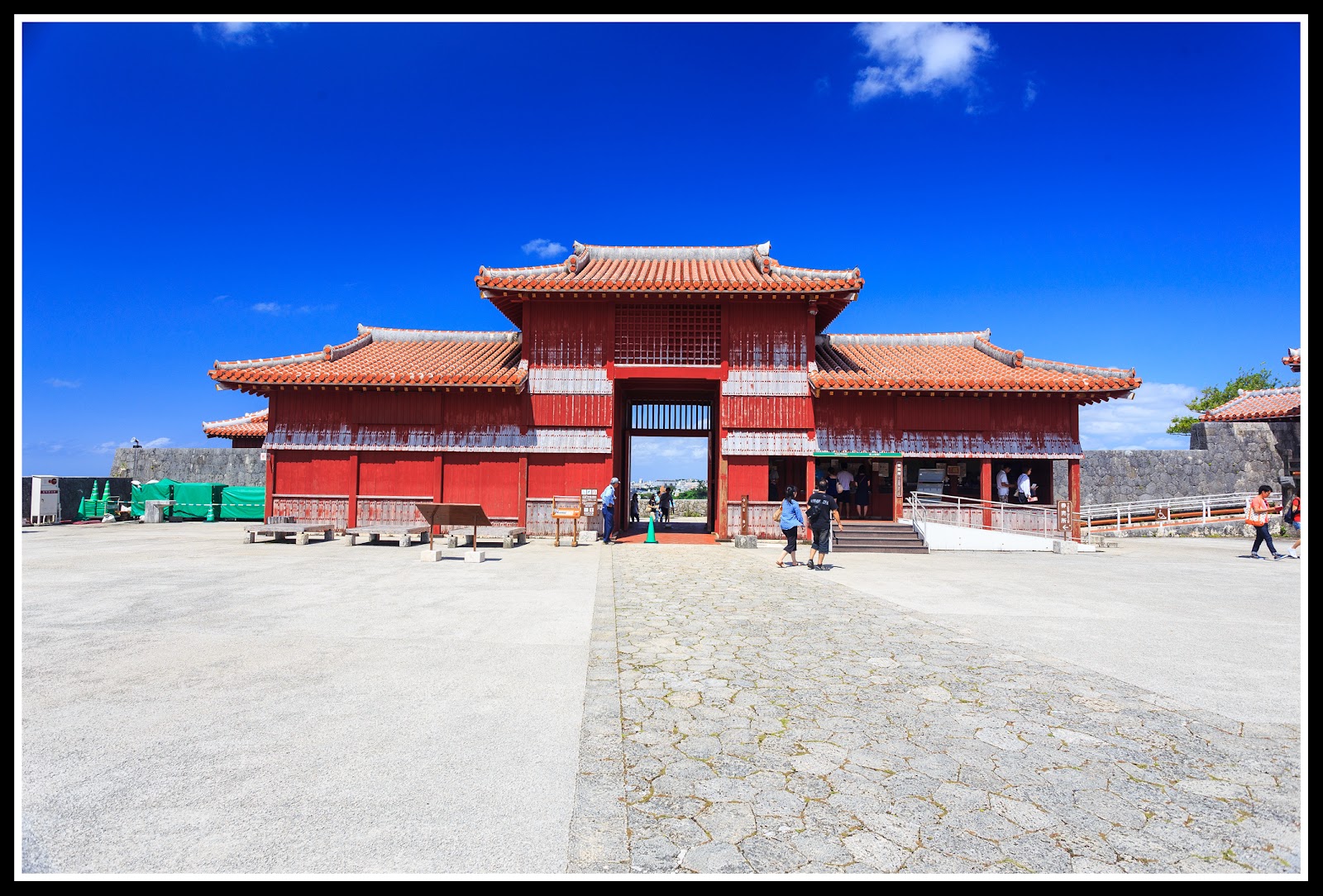 Castelo de Shuri — Oficiais