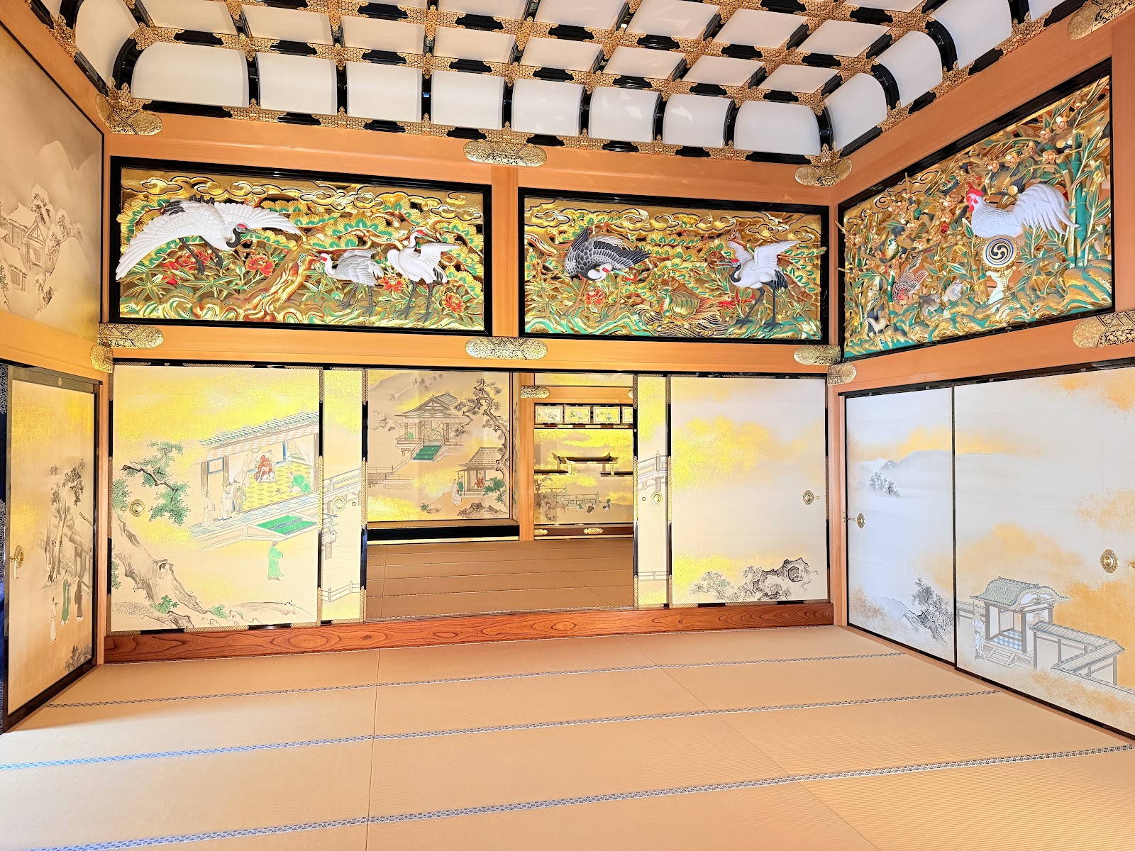 Castelo Nagoya — Oficiais