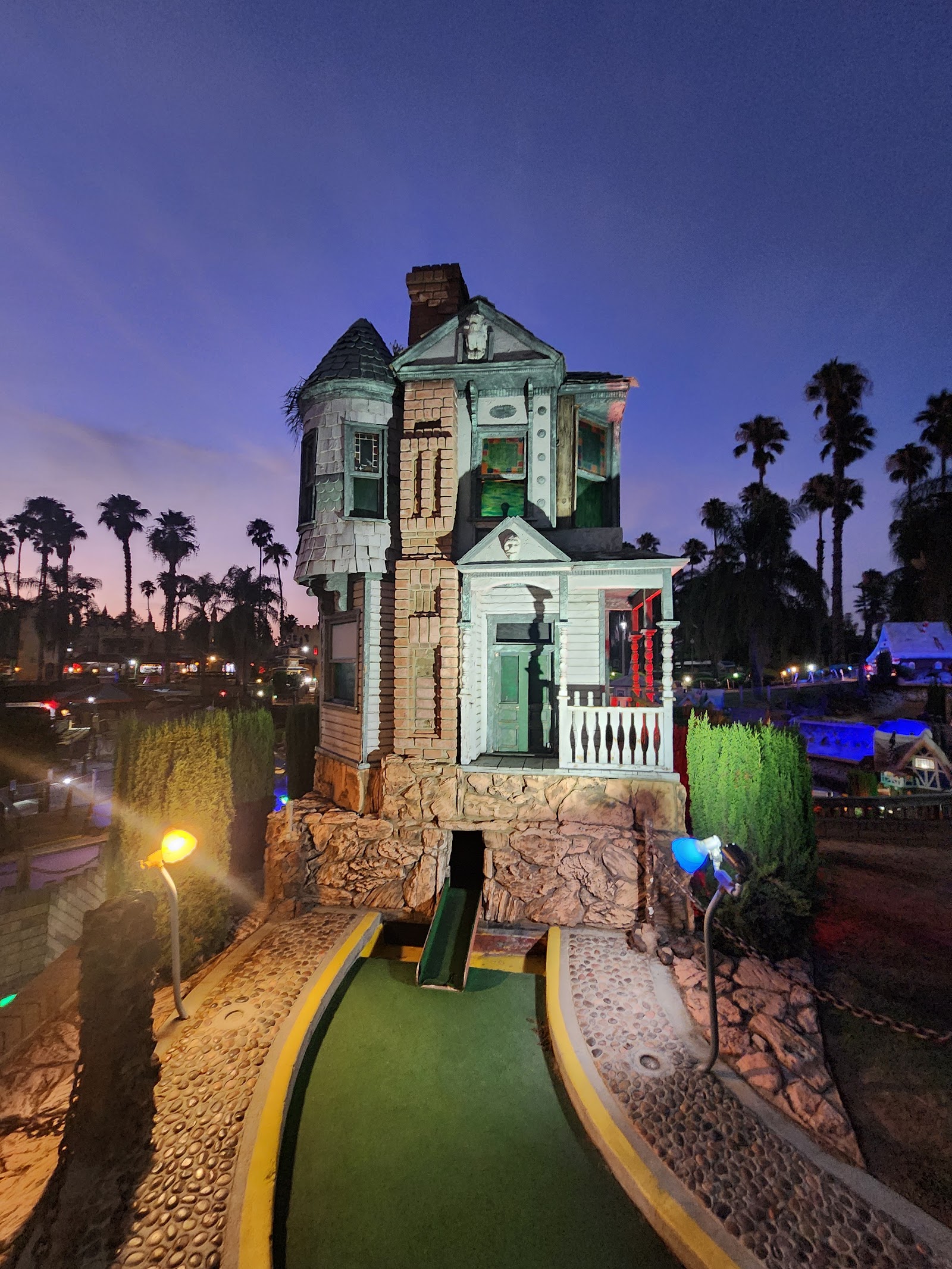 Castle Park Mini Golf — Oficiais