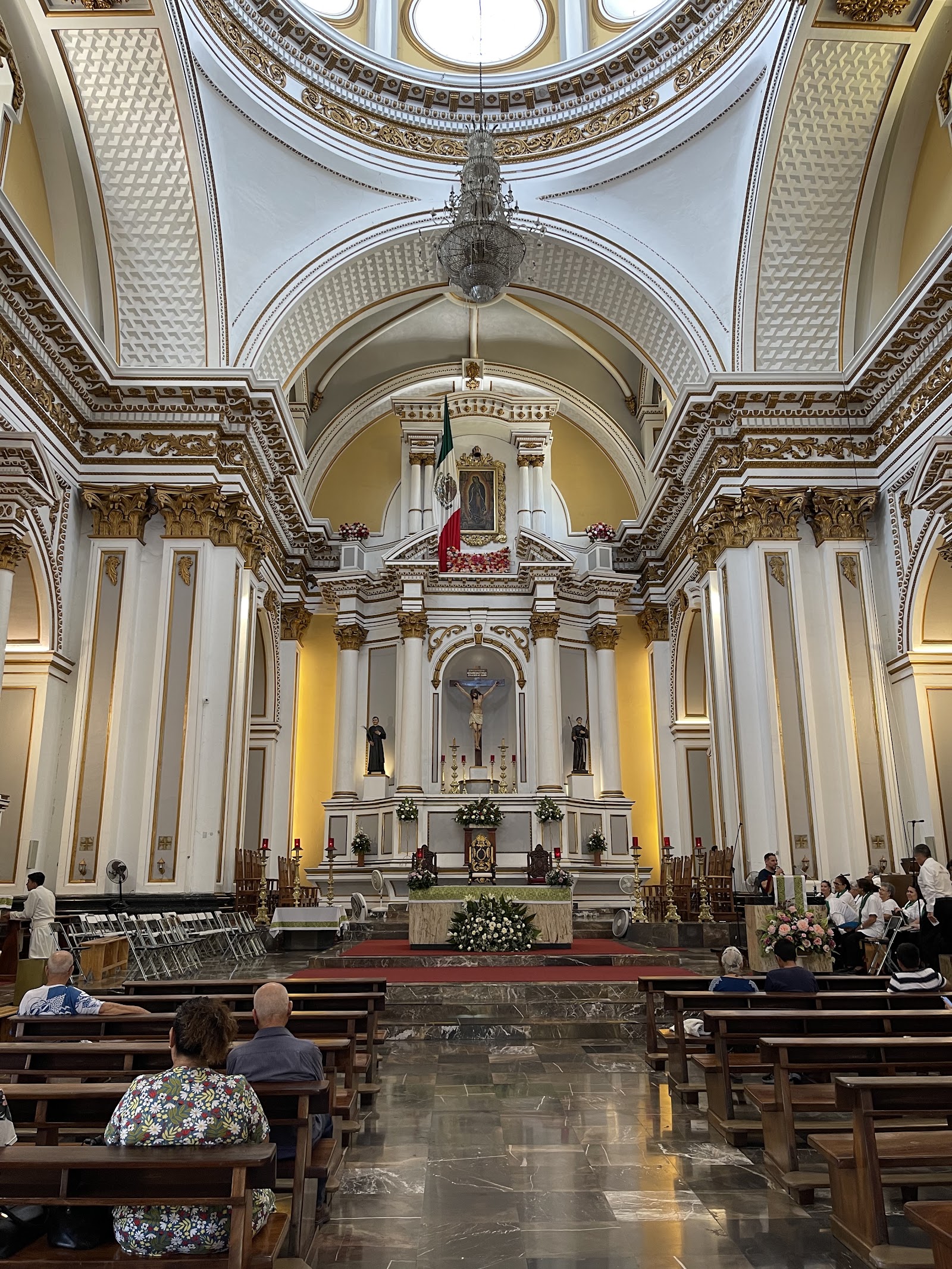Catedral Basílica de Nuestra Señora de Guadalupe — Oficiais