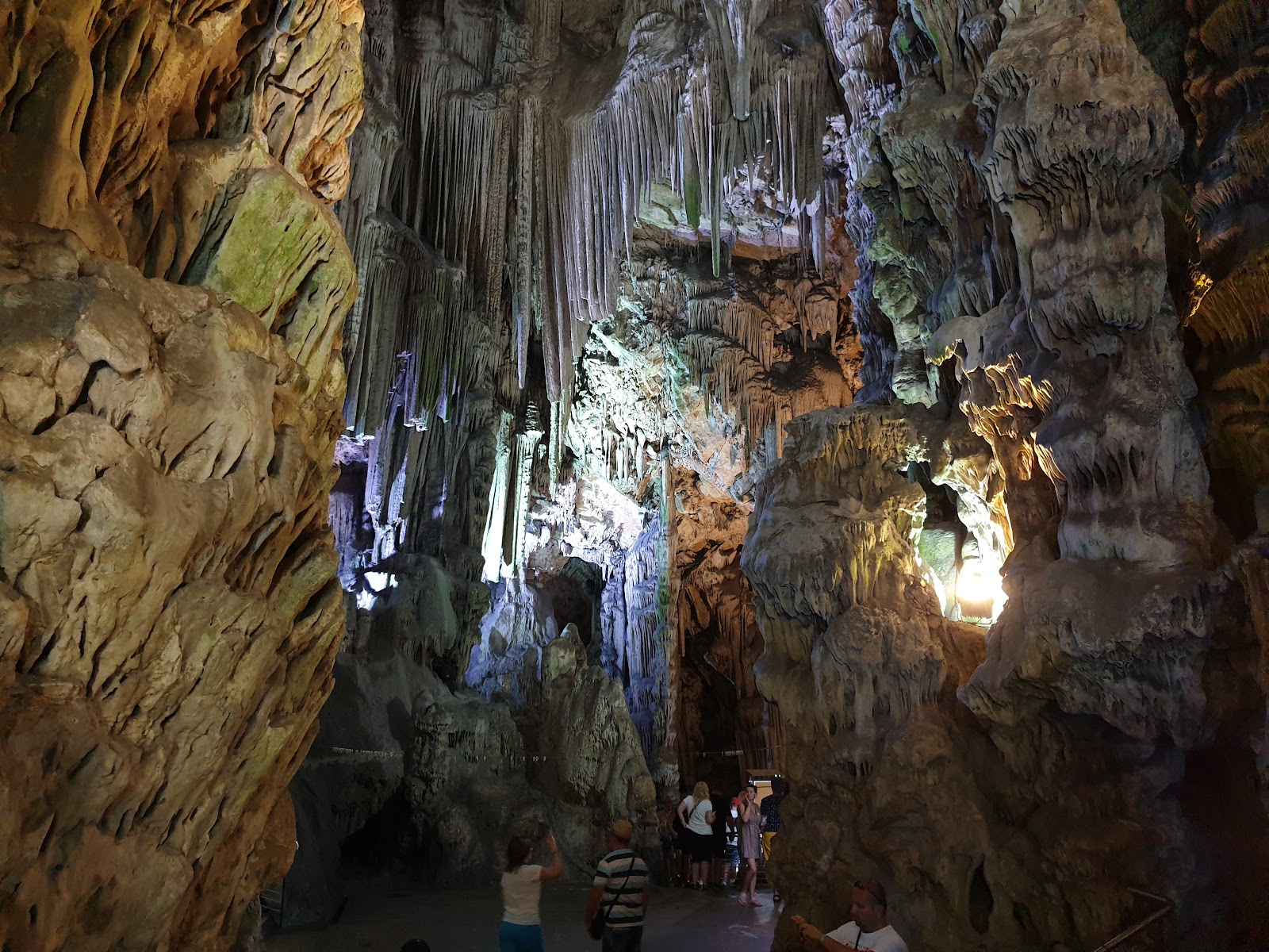Caverna de São Miguel — Oficiais