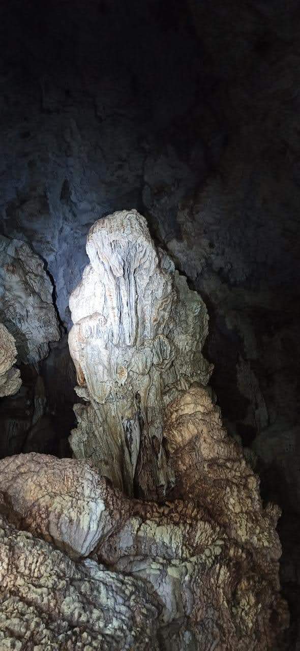 Cavernas del río Nus