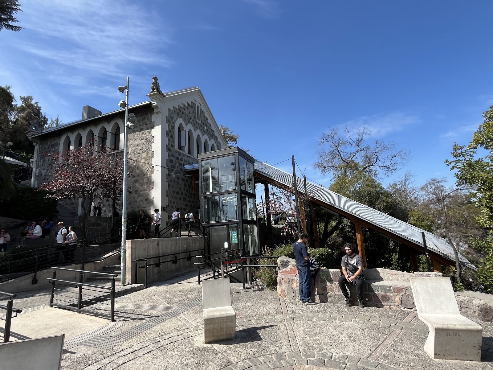 Cerro San Cristóbal — Oficiais
