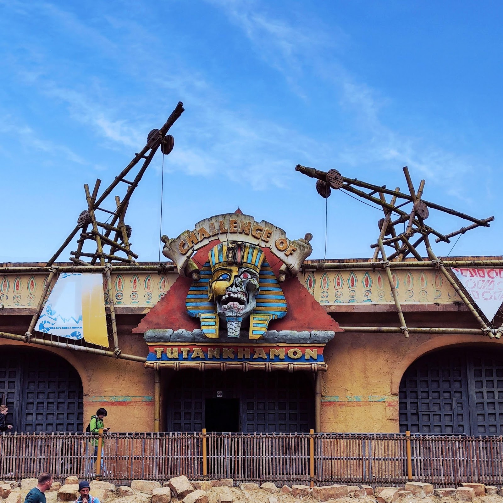 Challenge of Tutankhamon — Oficiais