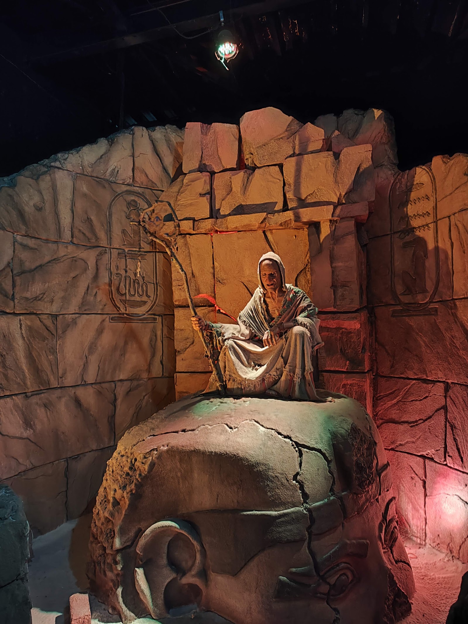 Challenge of Tutankhamon — Oficiais