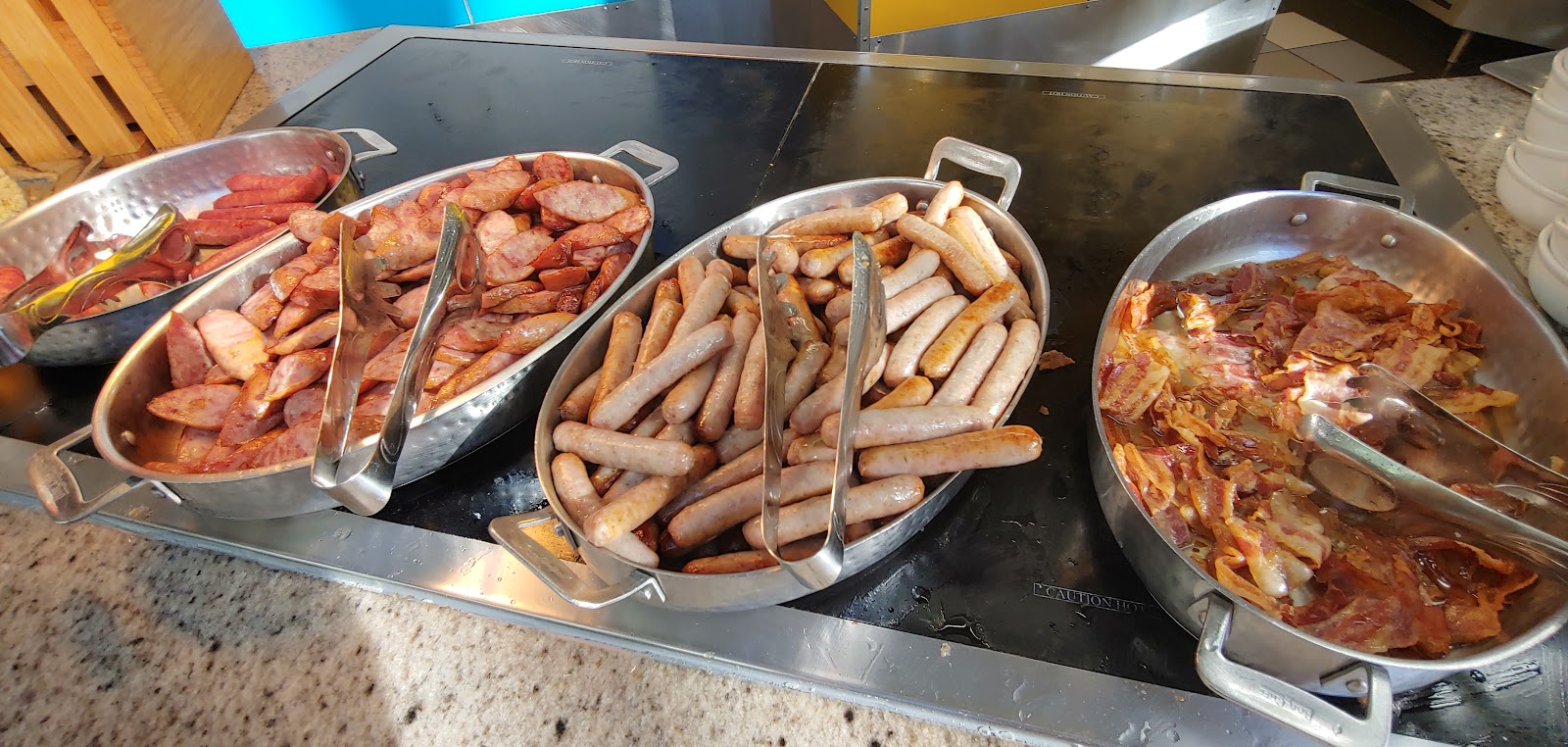 Chef Mickey's — Oficiais