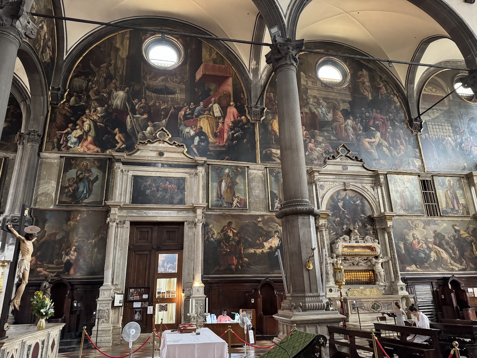 Chiesa Parrocchiale di San Zaccaria — Oficiais