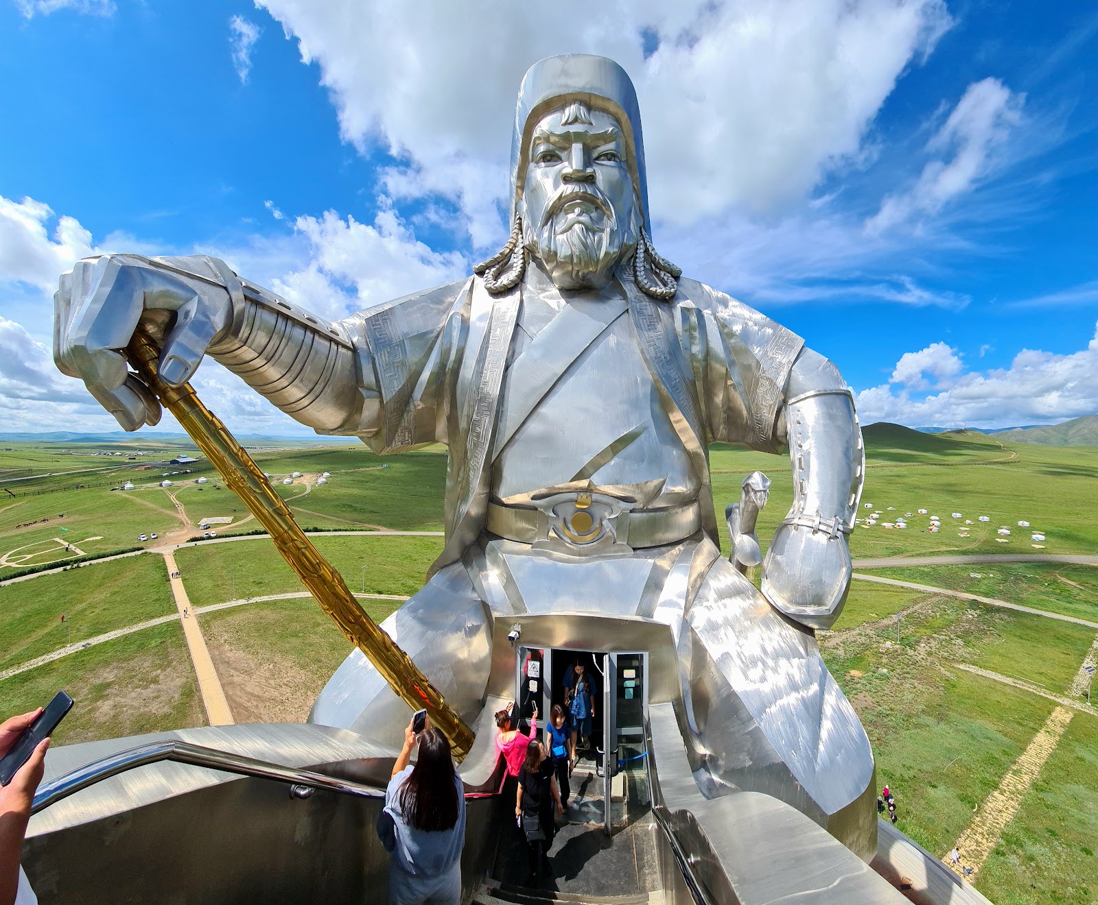 Chinggis Khaan Statue Complex — Oficiais