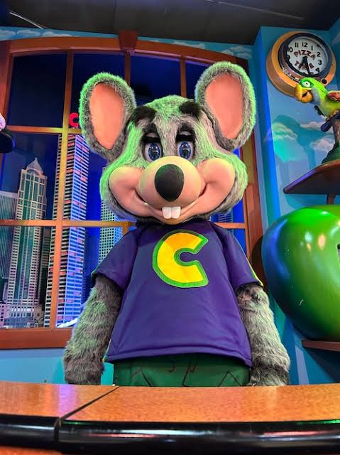 Chuck E. Cheese — Oficiais