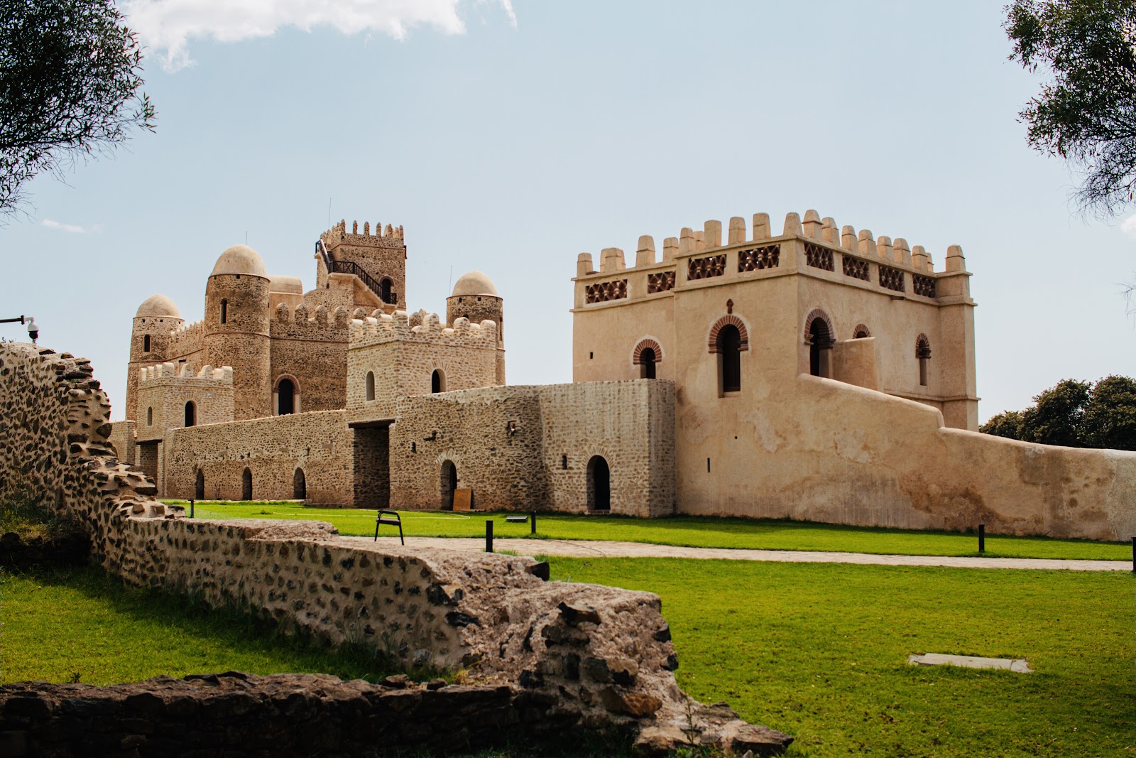 Cidade-fortaleza de Fasil Ghebbi — Oficiais