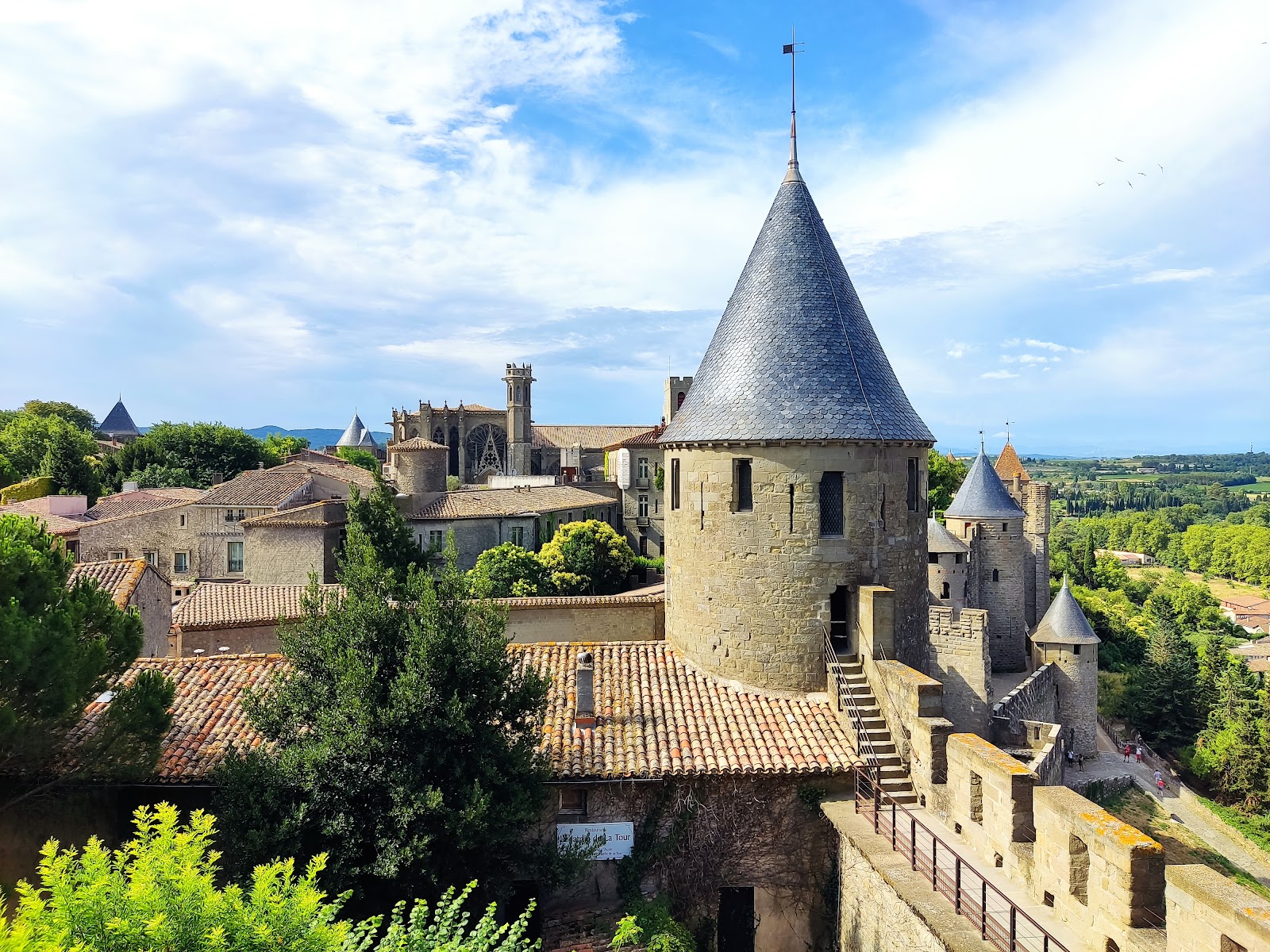 Cidadela de Carcassonne — Oficiais