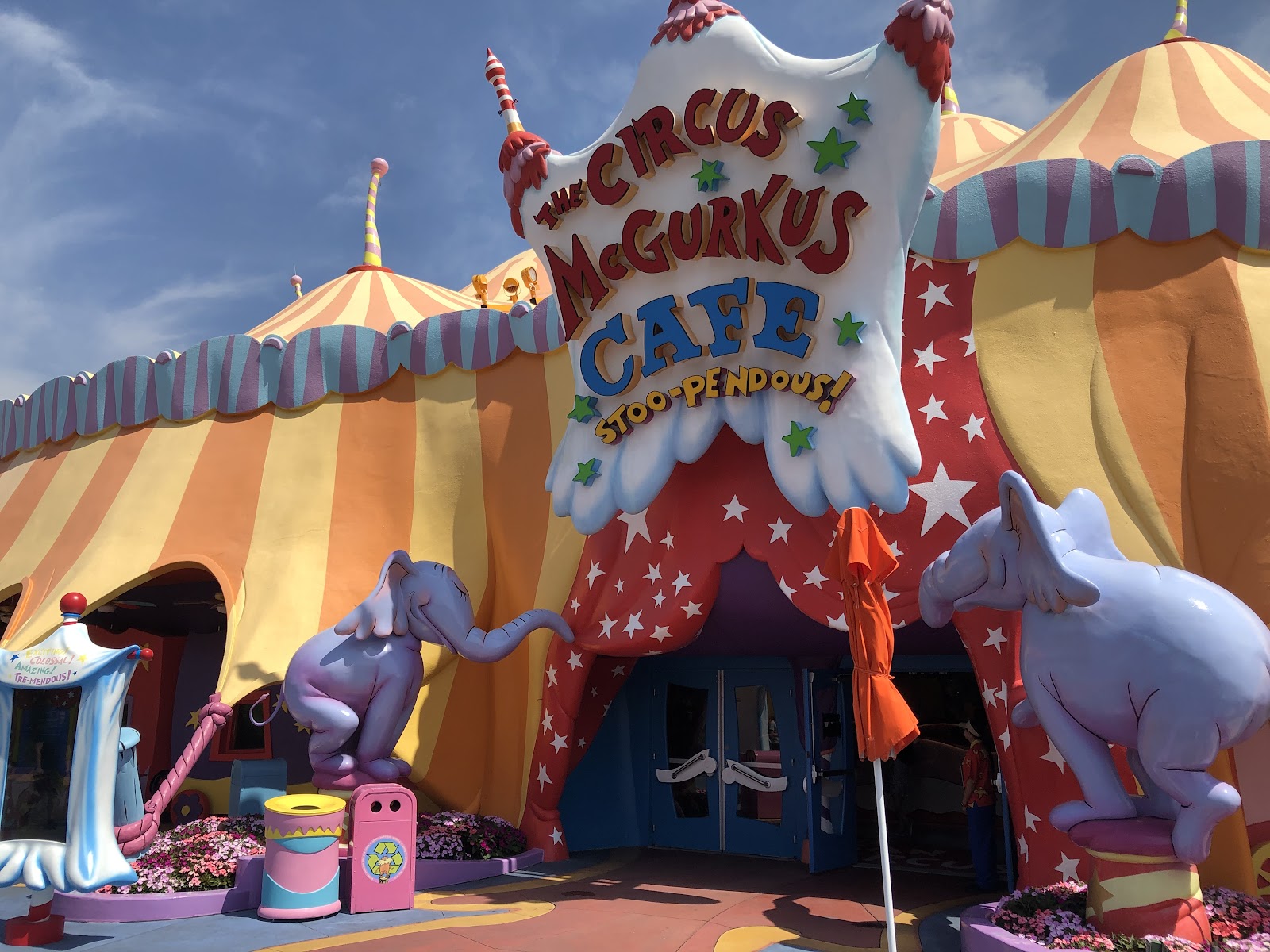 Circus McGurkus Cafe Stoo-pendous — Oficiais