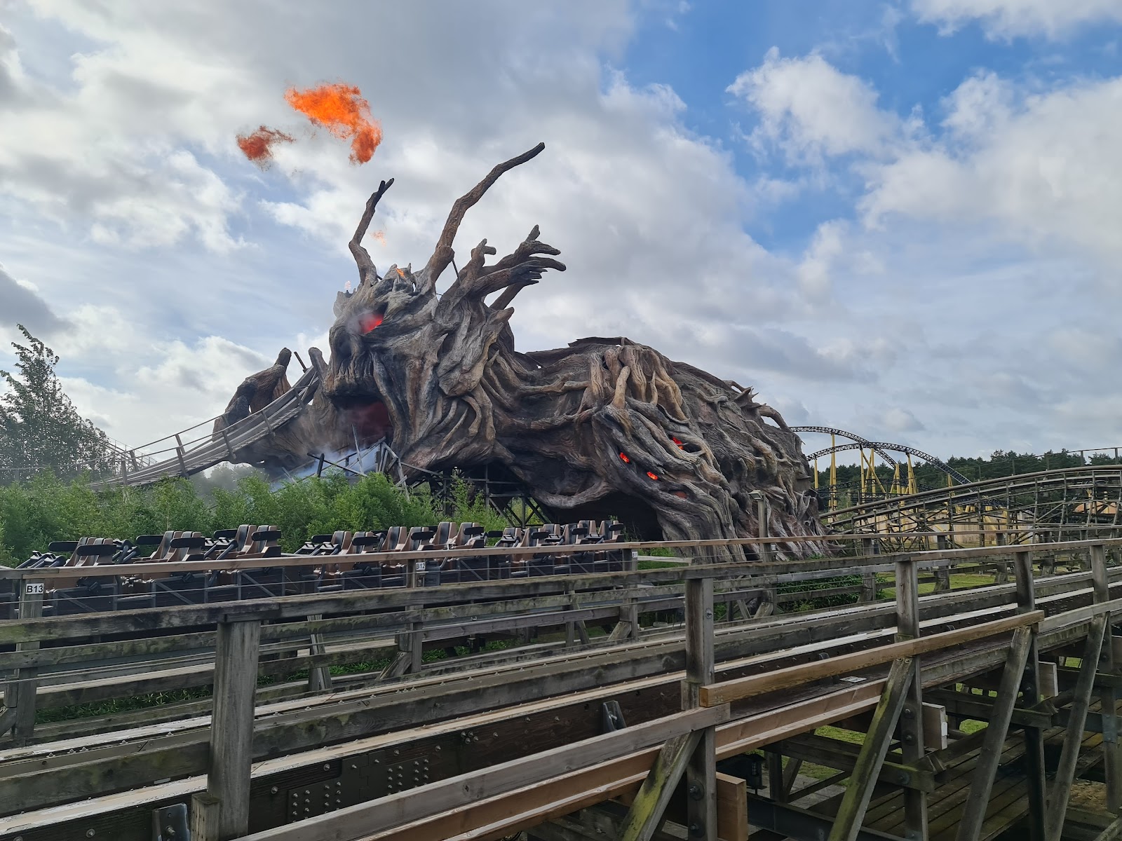 Colossos – Kampf der Giganten — Oficiais
