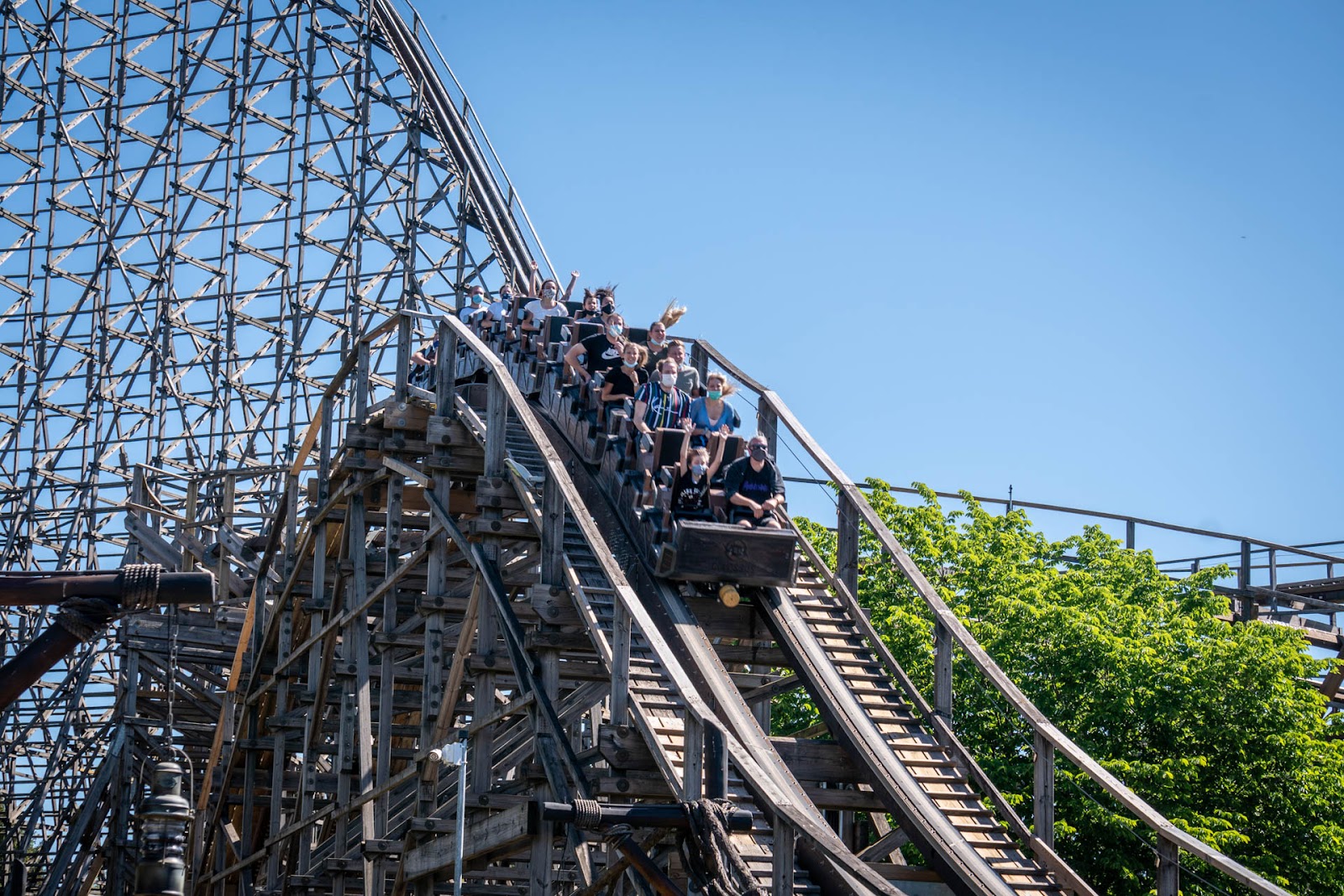 Colossos – Kampf der Giganten — Oficiais
