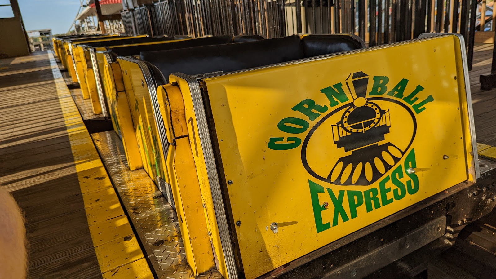 Cornball Express — Oficiais