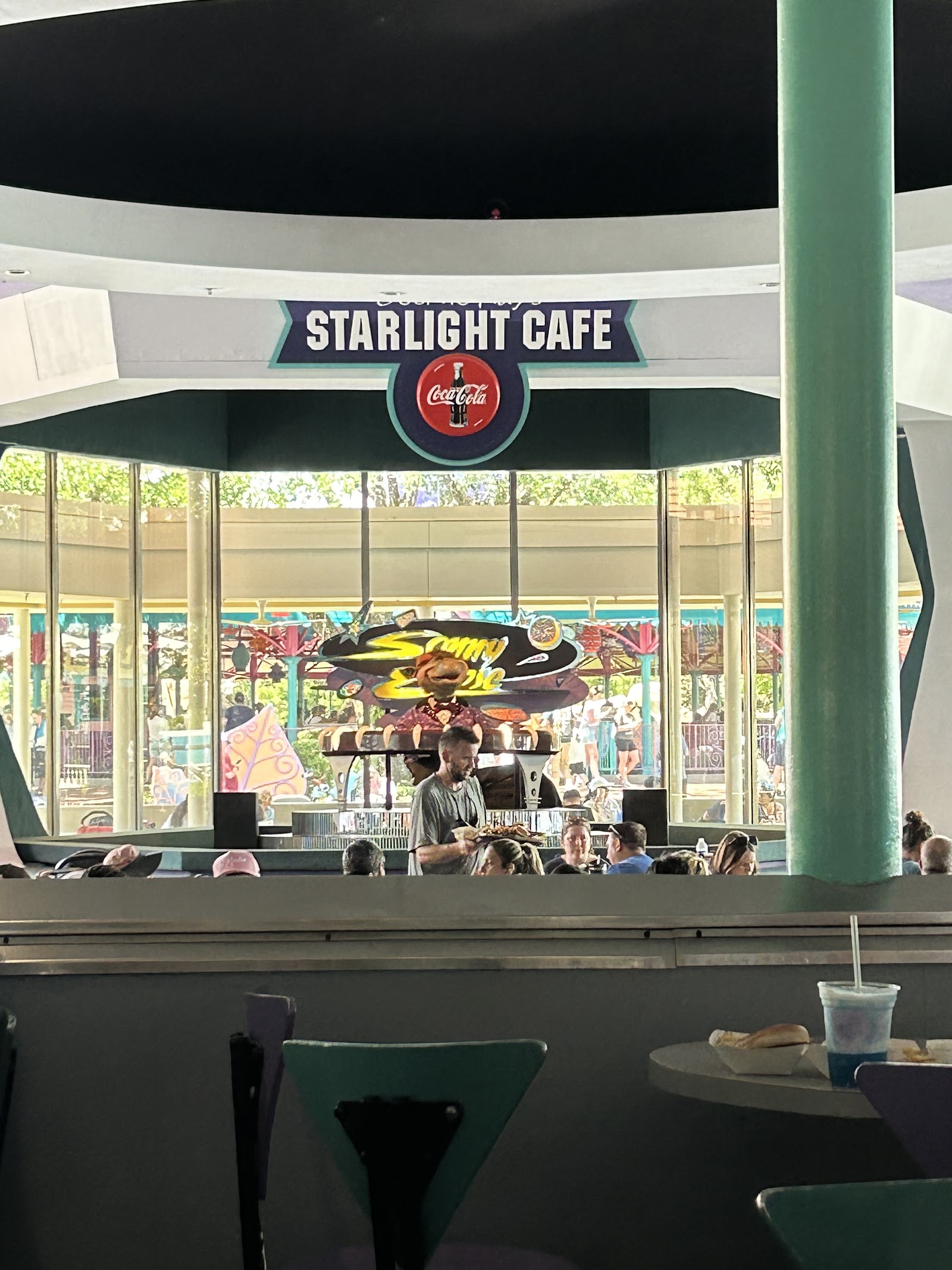 Cosmic Ray's Starlight Cafe — Oficiais