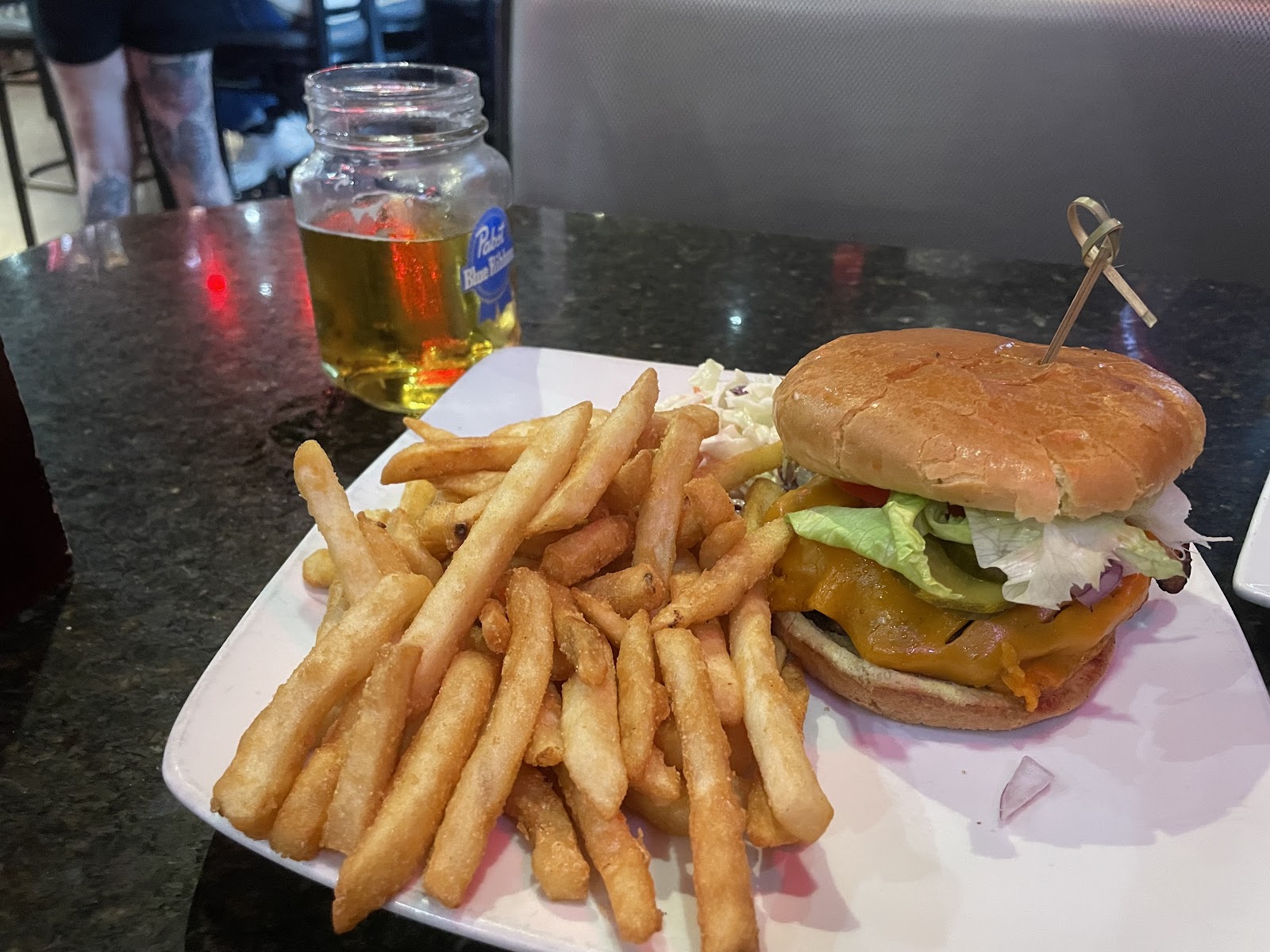 Cowboy Cookhouse — Oficiais