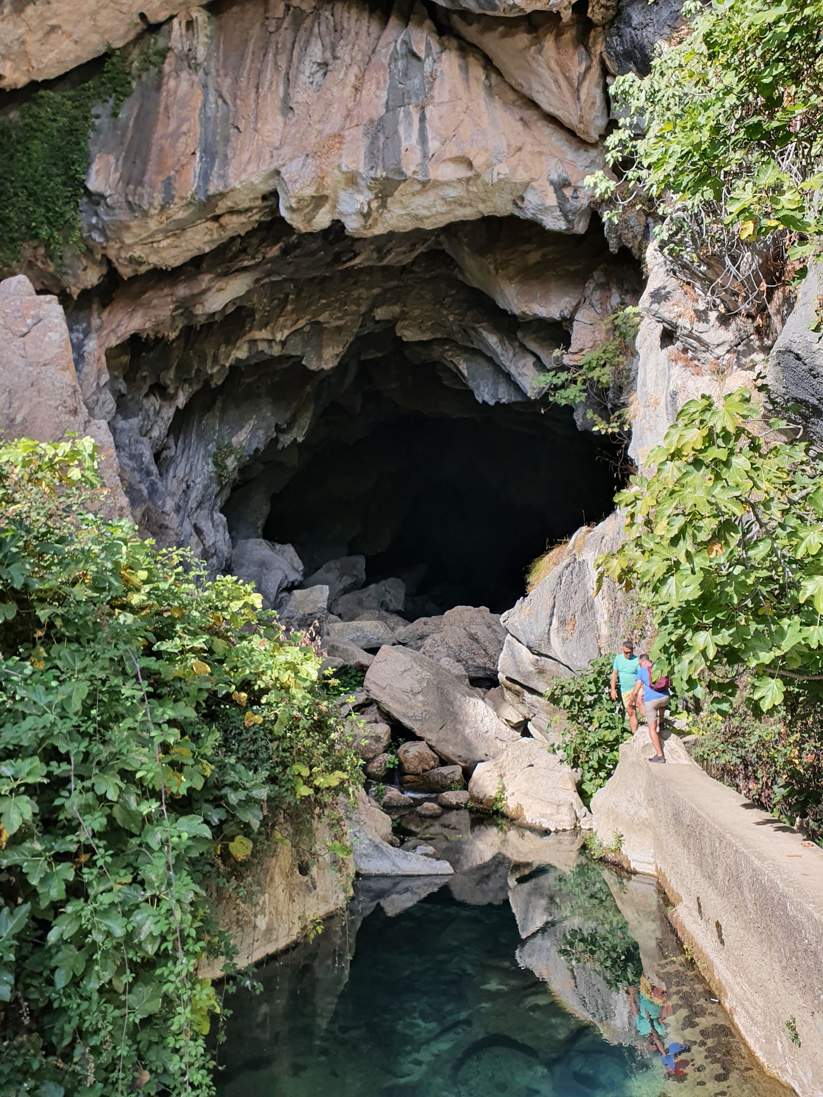 Cueva del Gato — Oficiais