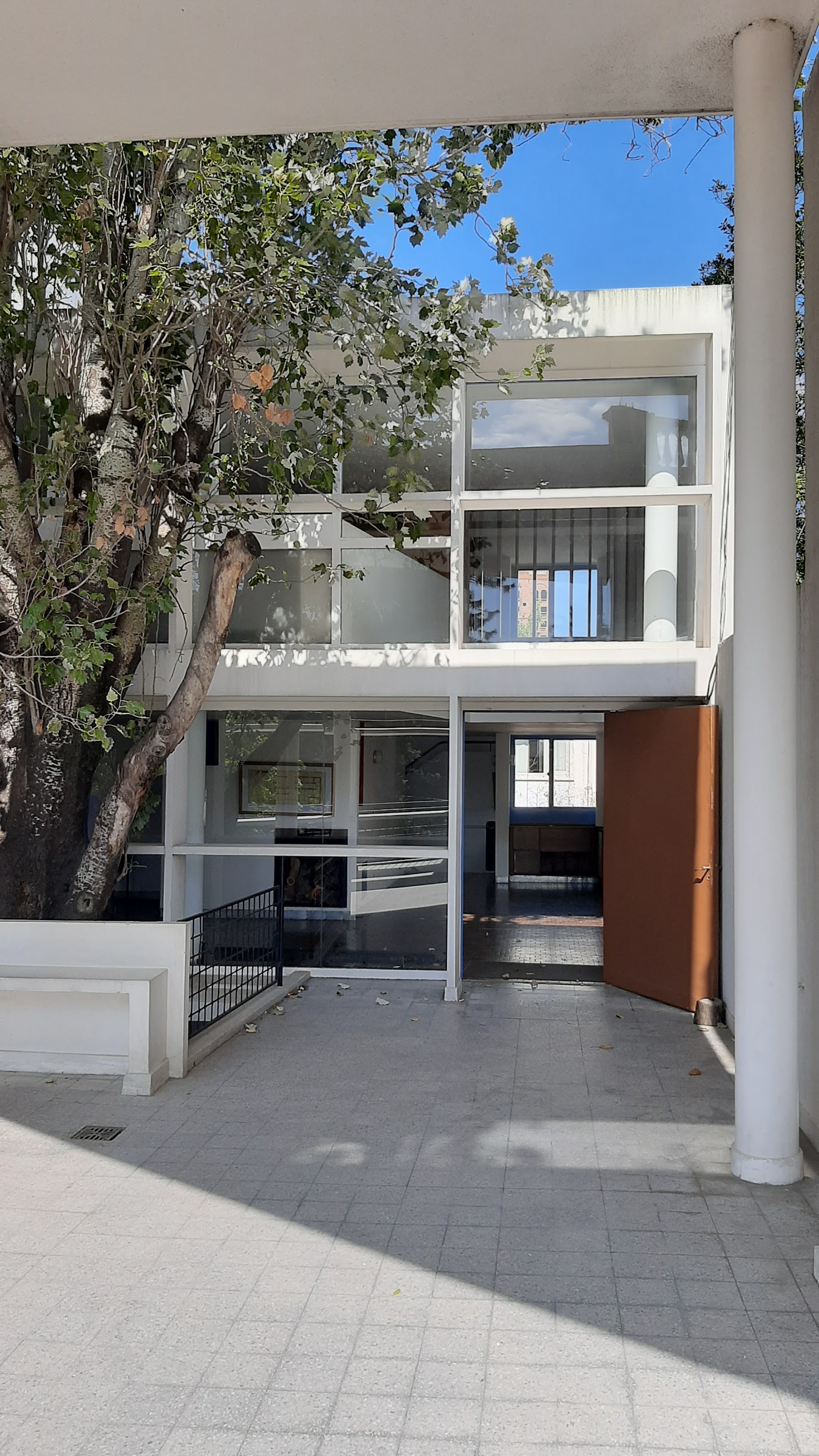 Curutchet House — Oficiais