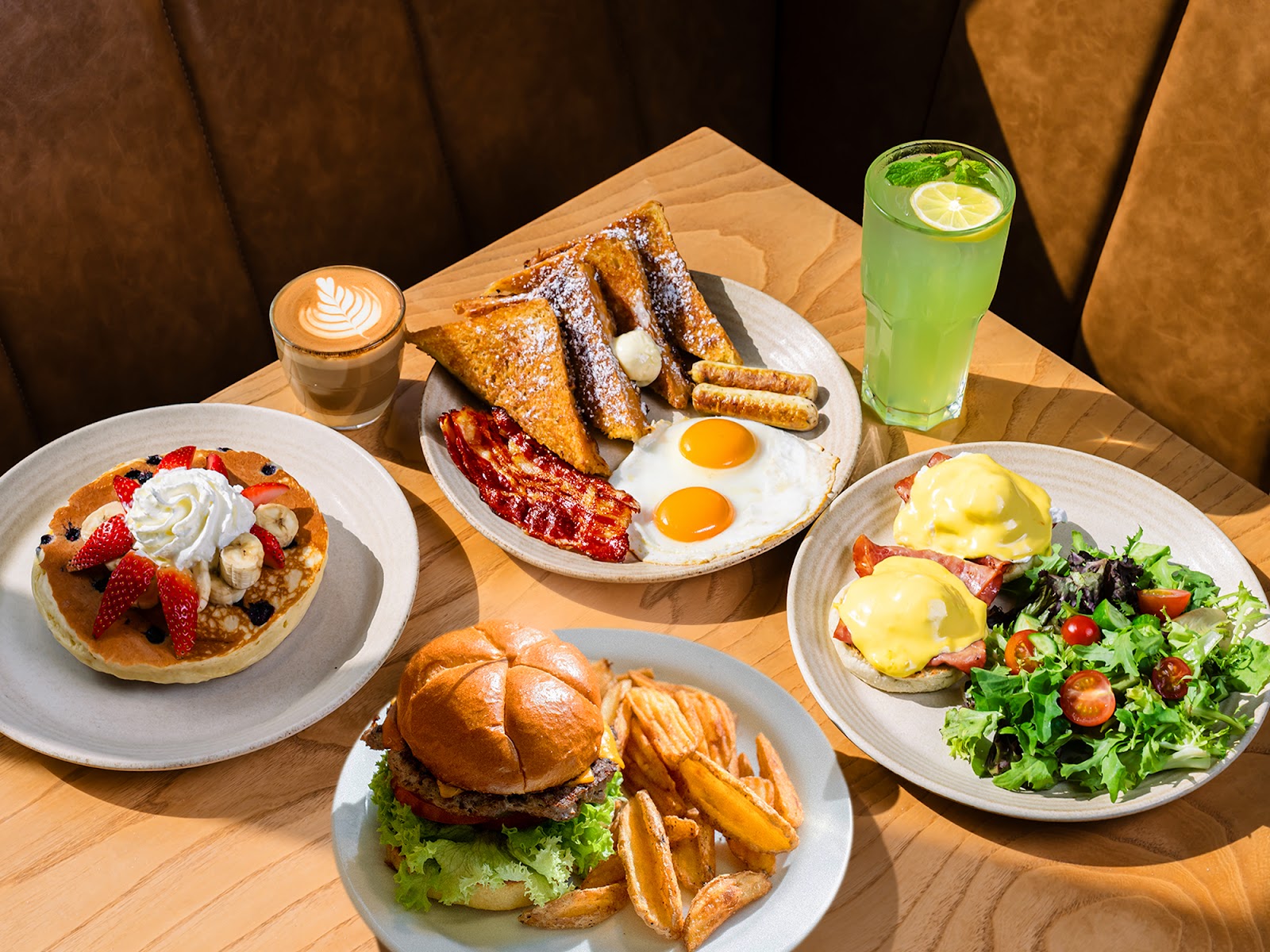 Dana's Diner — Oficiais