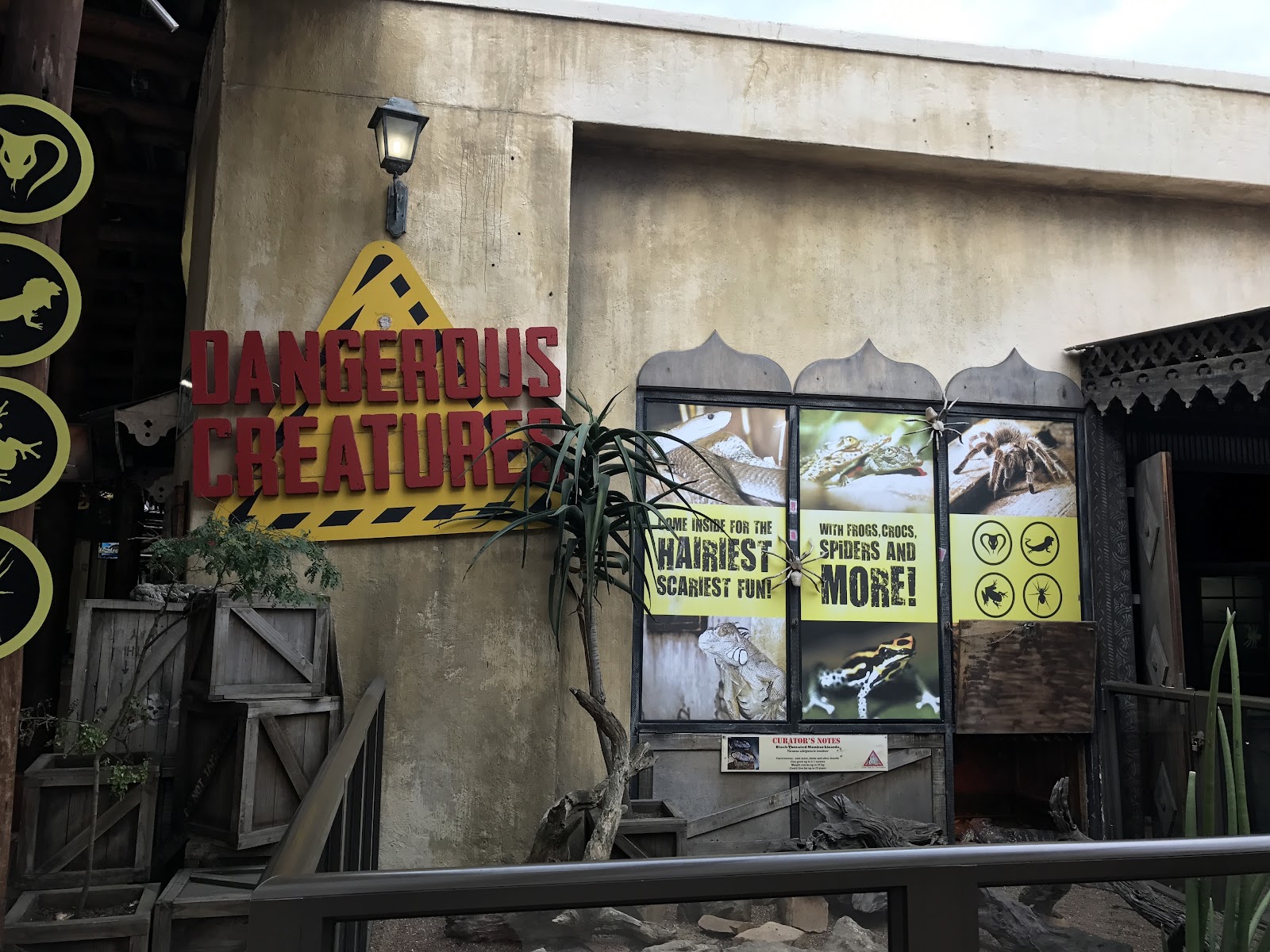 Dangerous Creatures — Oficiais