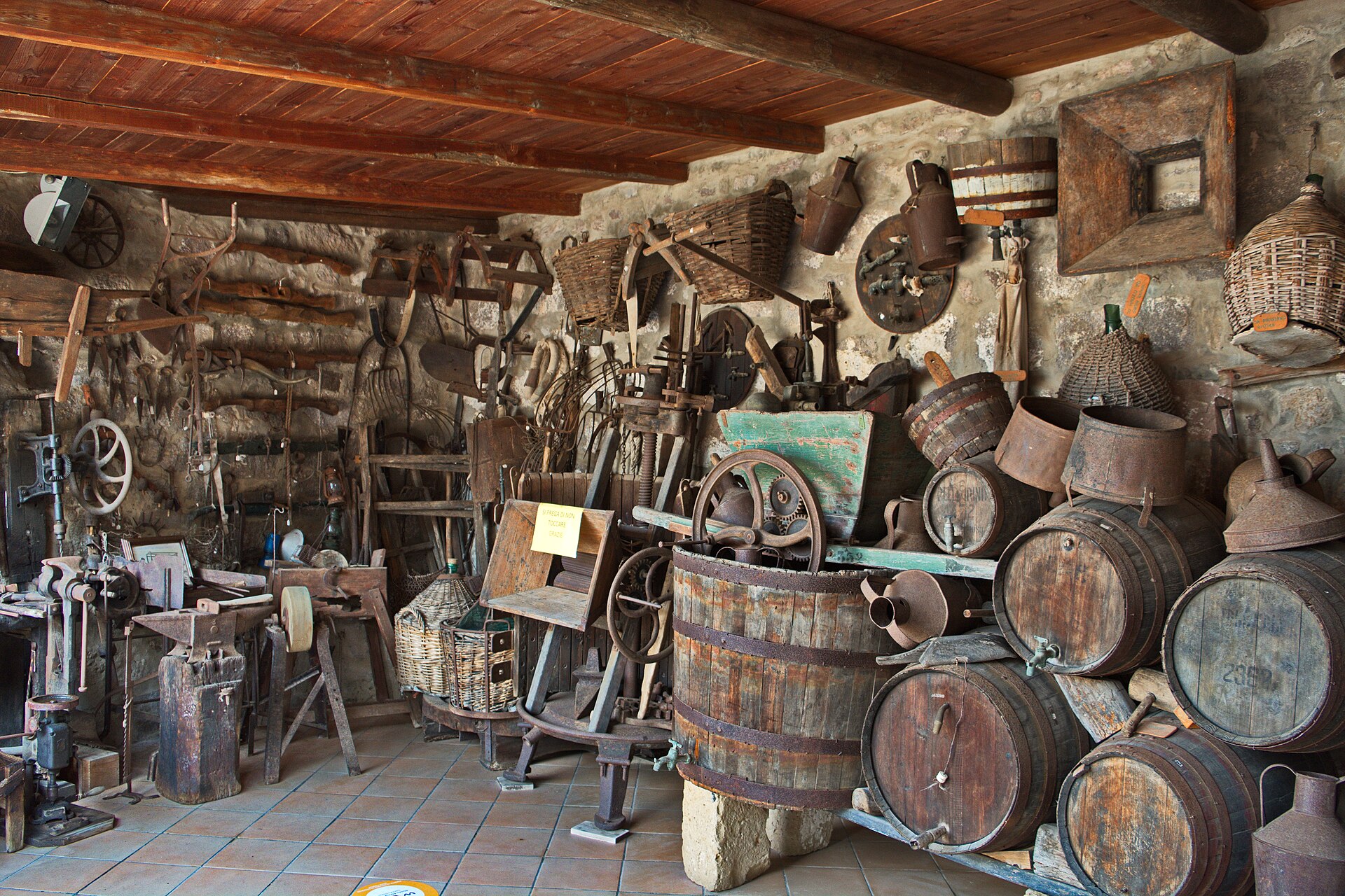 Museo Etnografico Su Magasinu De Su Binu