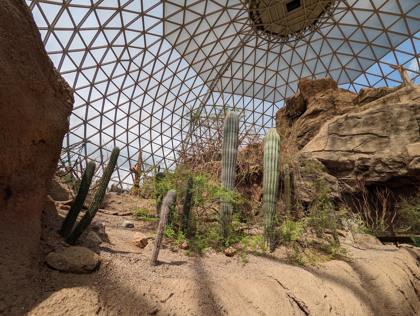 Desert Dome — Oficiais