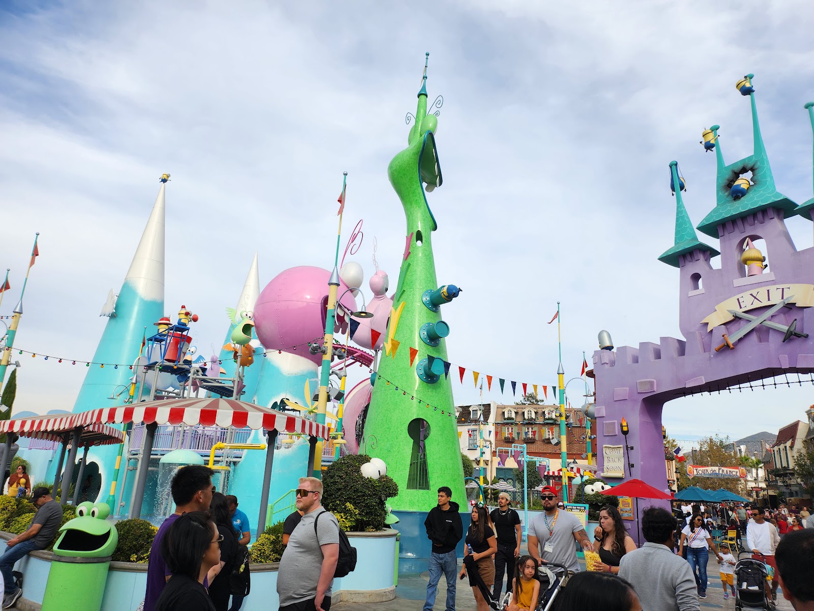 Despicable Me Minion Mayhem — Oficiais