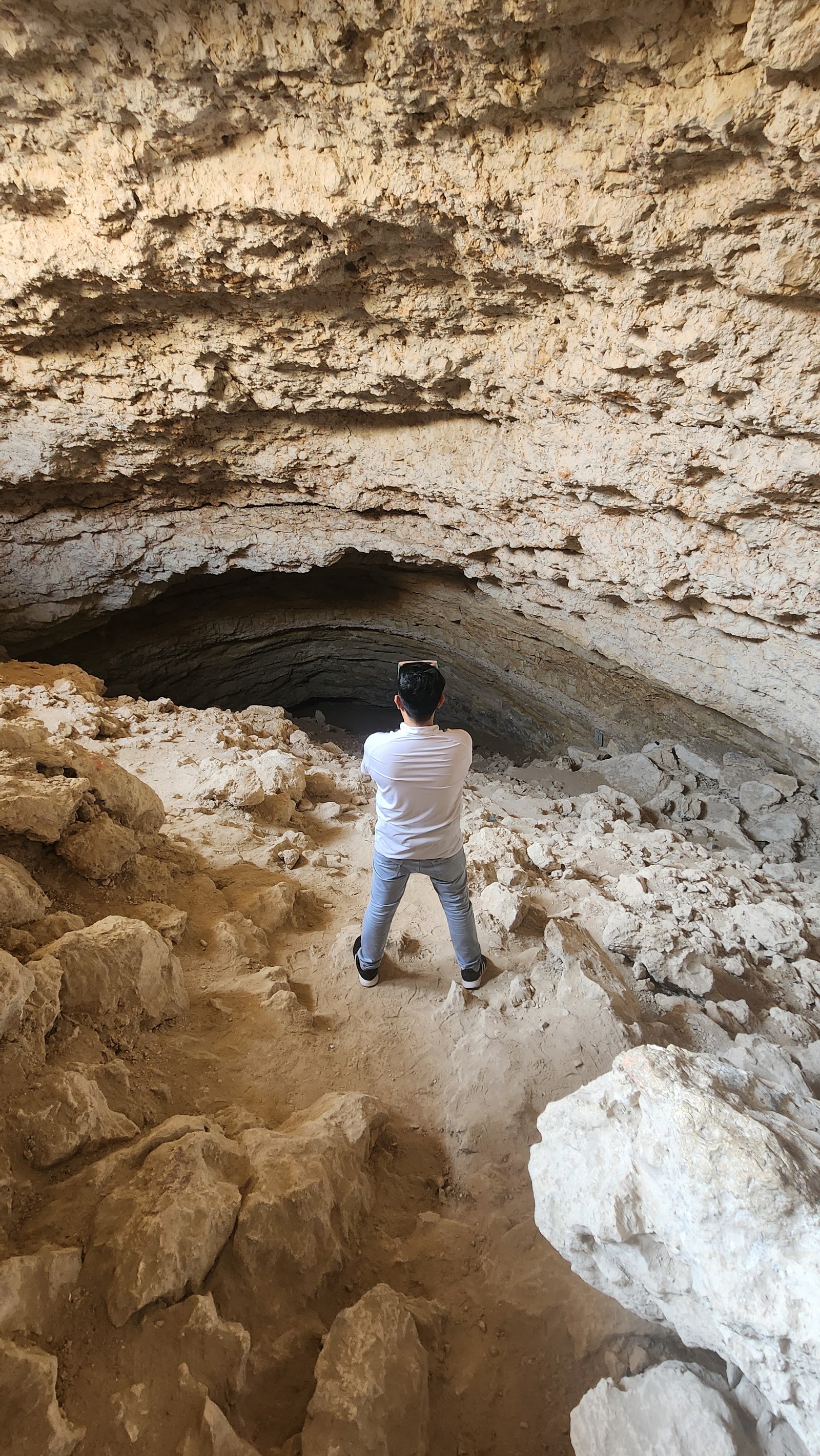Dhal Al Misfir Cave — Oficiais